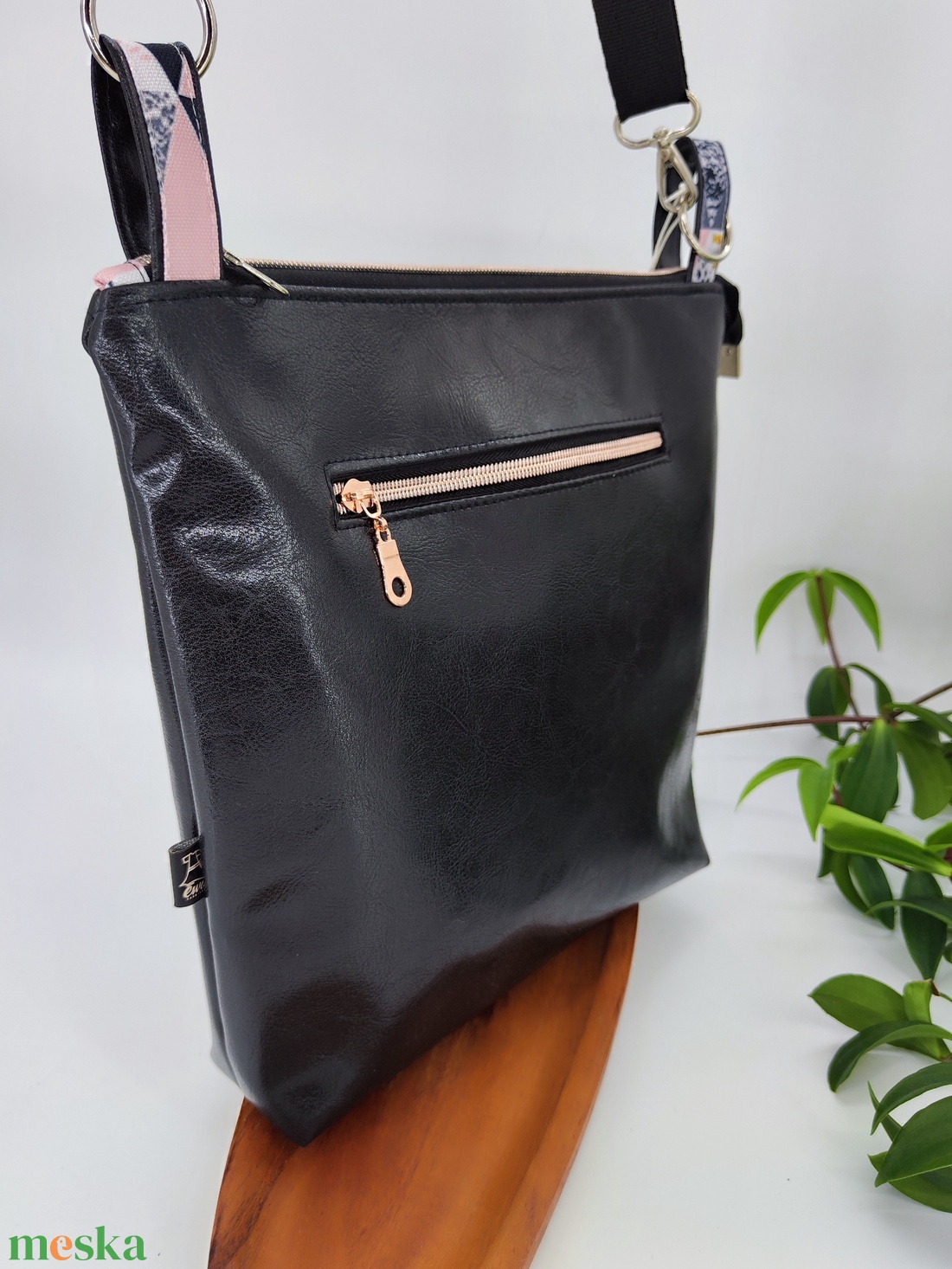 Lady oldaltáska S,  rózsaszín szürke háromszögek fekete textilbőrrel - táska & tok - kézitáska & válltáska - válltáska - Meska.hu