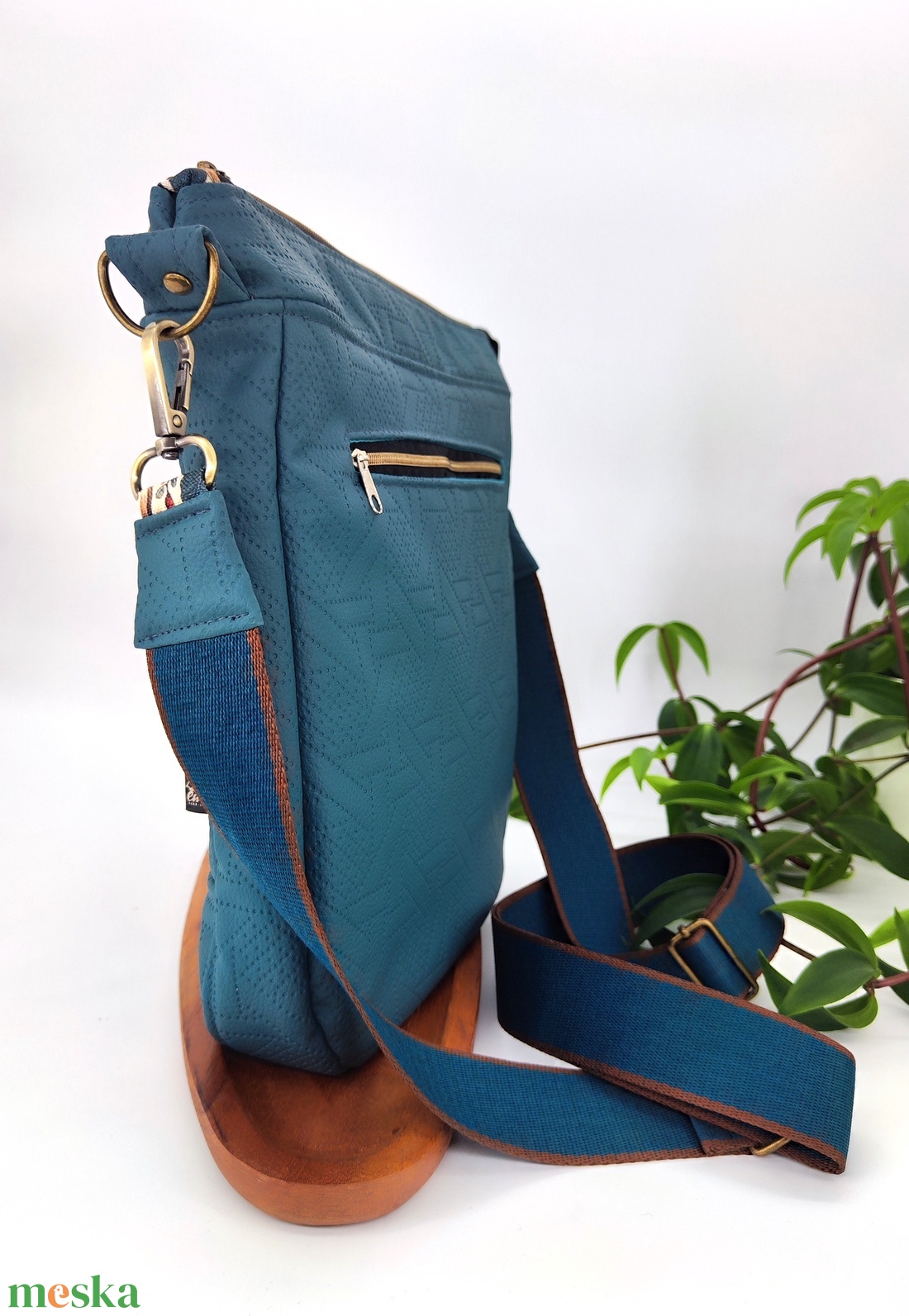 Léna oldaltáska -  petrol textilbőr gombákkal Médium méret - táska & tok - kézitáska & válltáska - vállon átvethető táska - Meska.hu