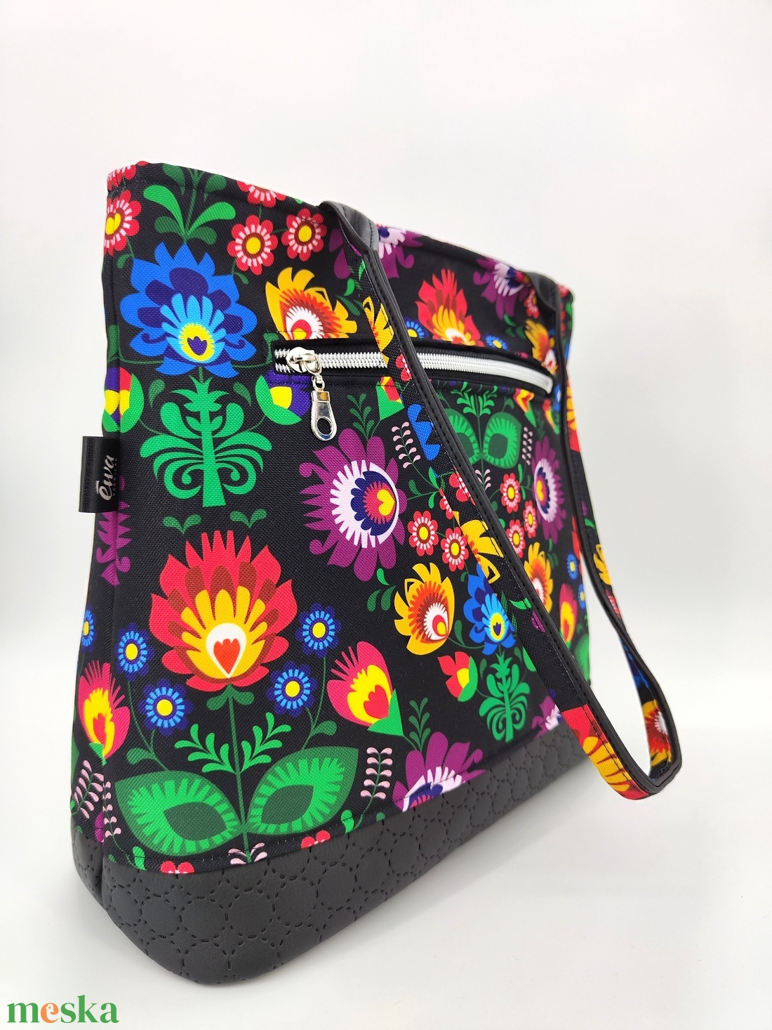 Zora válltáska fekete, népi motívumos virágok - táska & tok - kézitáska & válltáska - válltáska - Meska.hu