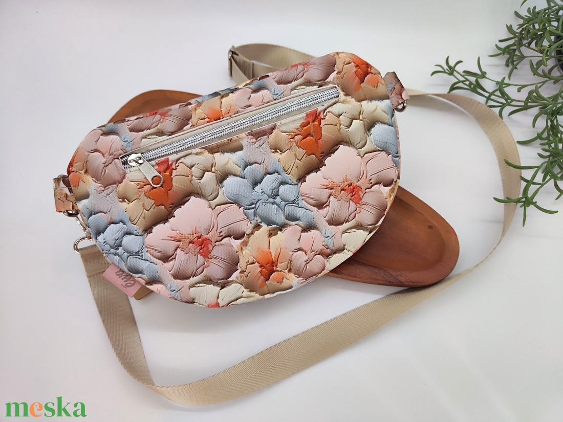 Aldda övtáska, crossbody, rózsaszín kék pasztell akvarell  virágminta - táska & tok - övtáska - Meska.hu