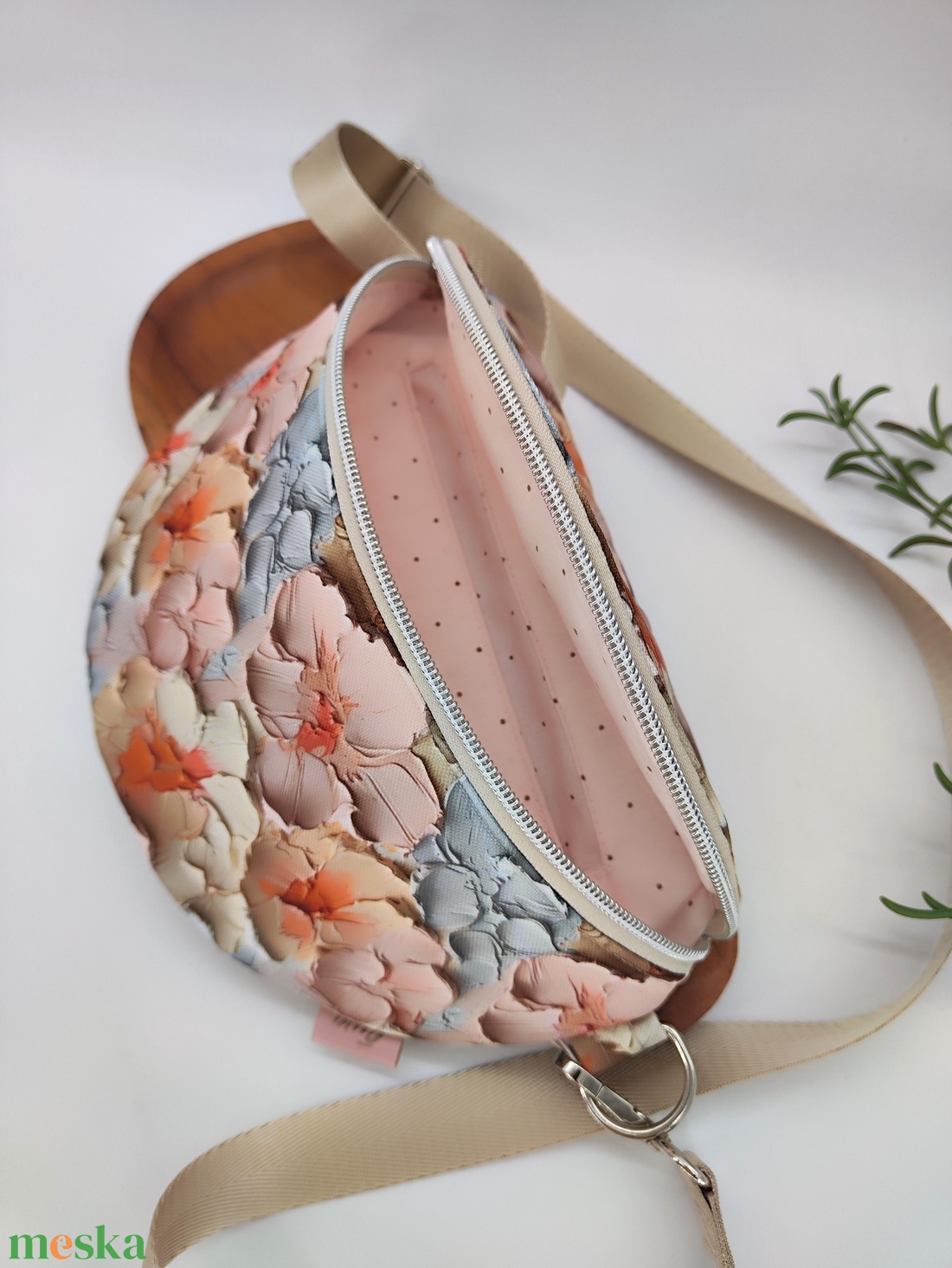 Aldda övtáska, crossbody, rózsaszín kék pasztell akvarell  virágminta - táska & tok - övtáska - Meska.hu