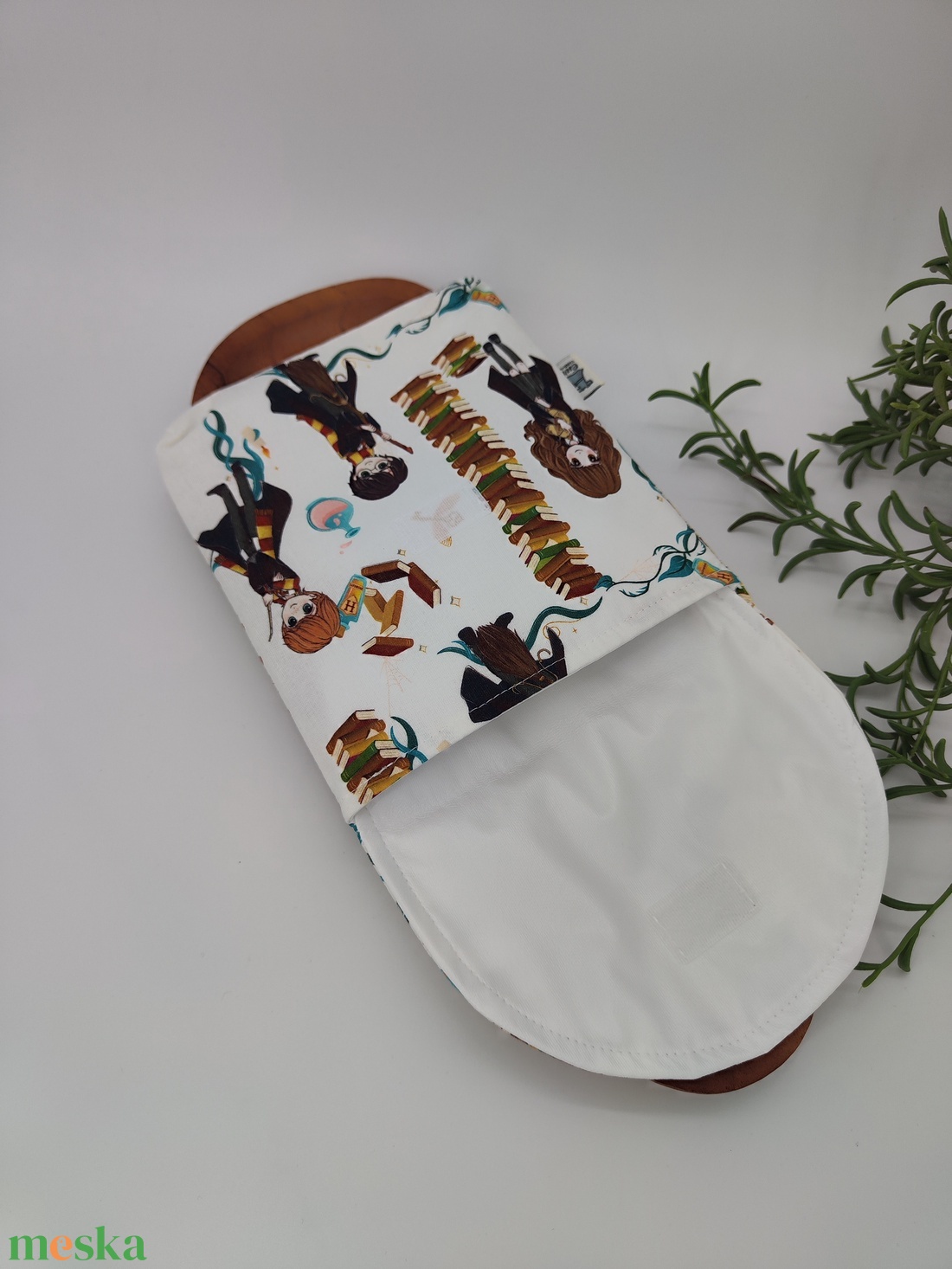 Uzsis, tízórai szütyő, tároló  - Harry Potter minta, fehér alapon Harry, Hermione és könyvek - táska & tok - uzsonna- & ebéd tartó - szendvics csomagoló - Meska.hu