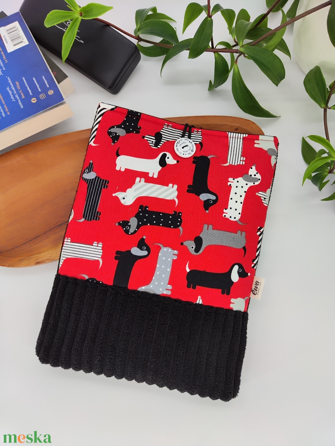 Könyvtok tacskók piros alapon, fekete kord - könyv & zene - könyvtok - Meska.hu