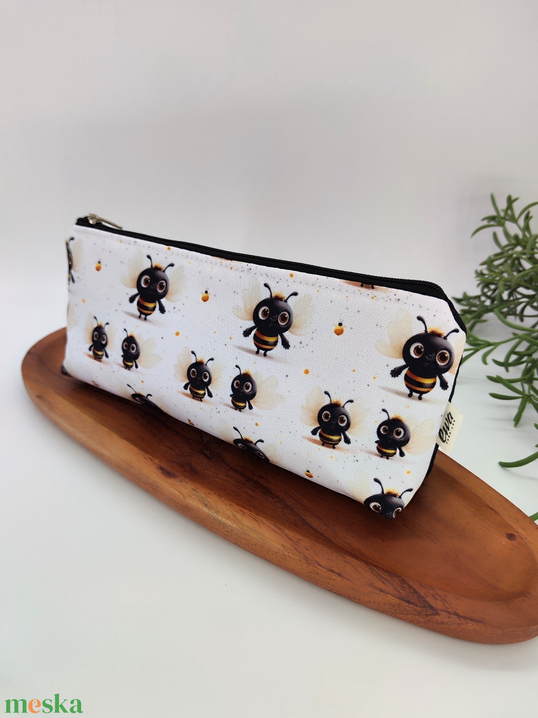 Tolltartó / neszeszer méhecske minta - otthon & életmód - papír, írószer - tolltartó & ceruzatekercs - Meska.hu