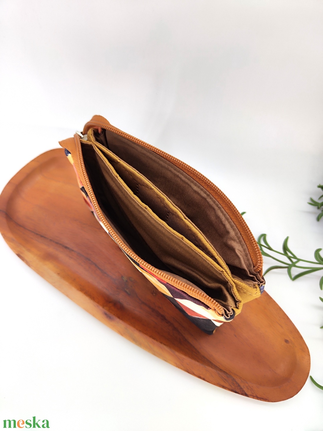 Ikerneszi - Kisebb - Cipzáros tároló - barna árnyalatos háromszög minta - táska & tok - neszesszer - Meska.hu