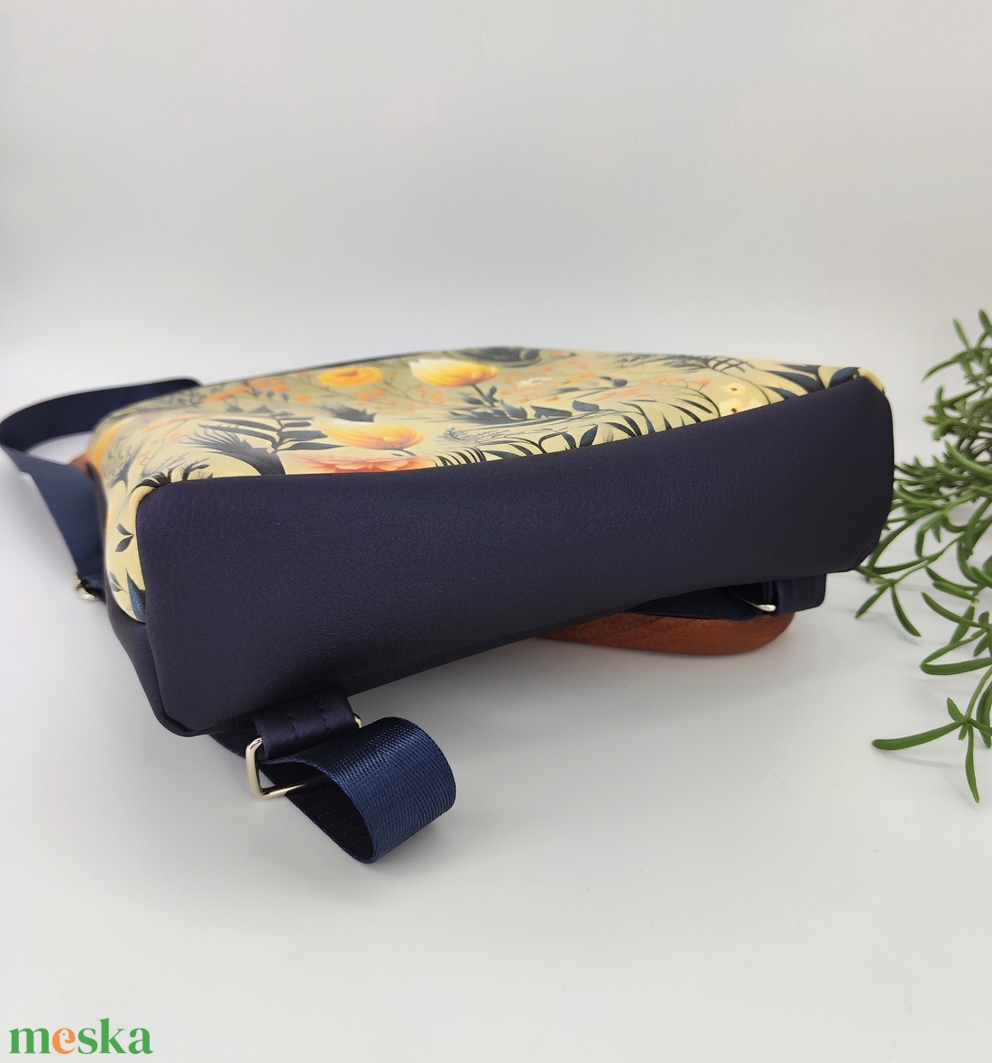 Útravaló hátizsák S méret kék sárga mezei virágok minta - táska & tok - hátizsák - kishátizsák - Meska.hu