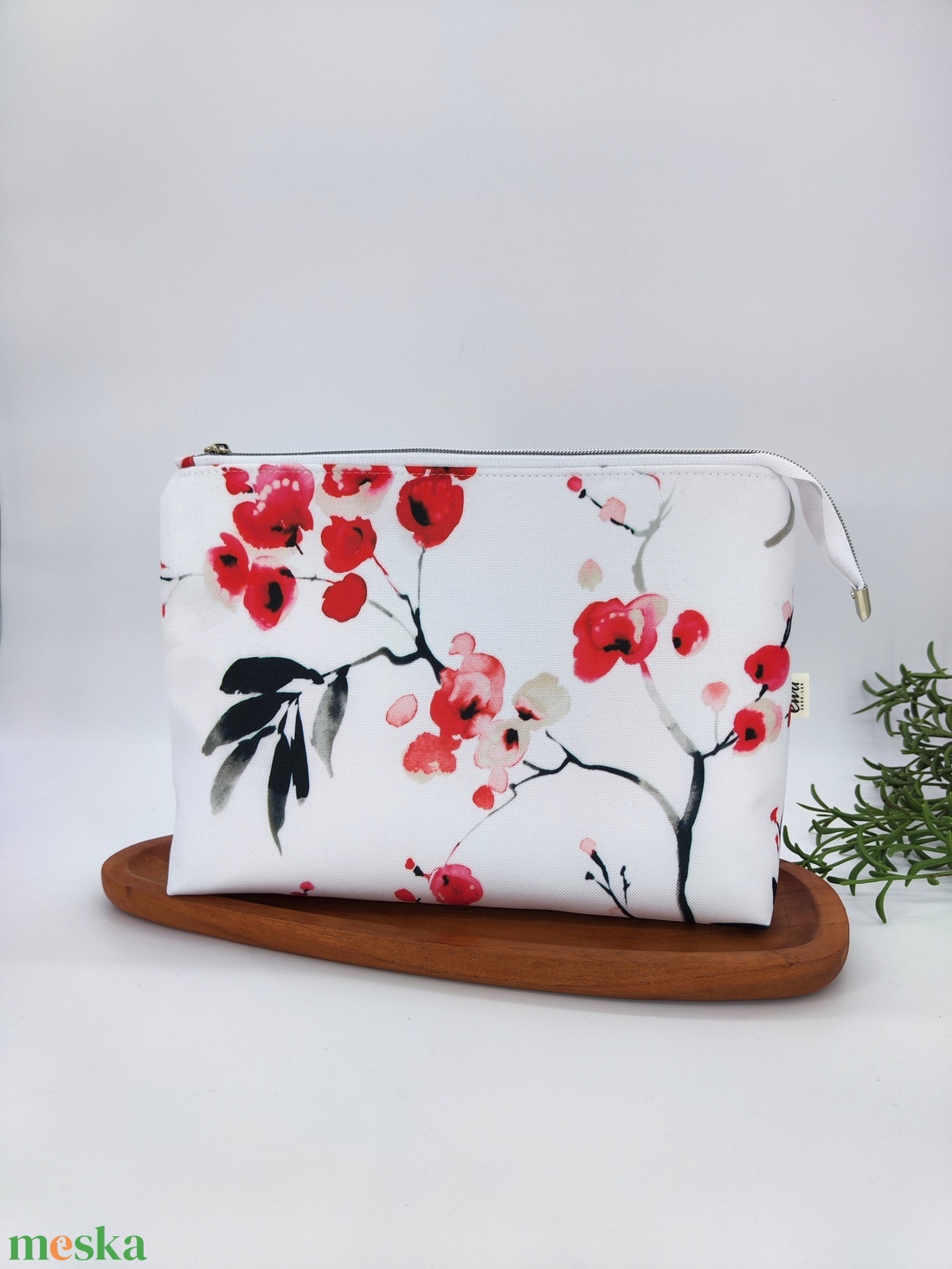 Kalandor cipzáras tároló utazó neszesszer XL méret, fehér alapon cseresznyevirág - táska & tok - neszesszer - Meska.hu