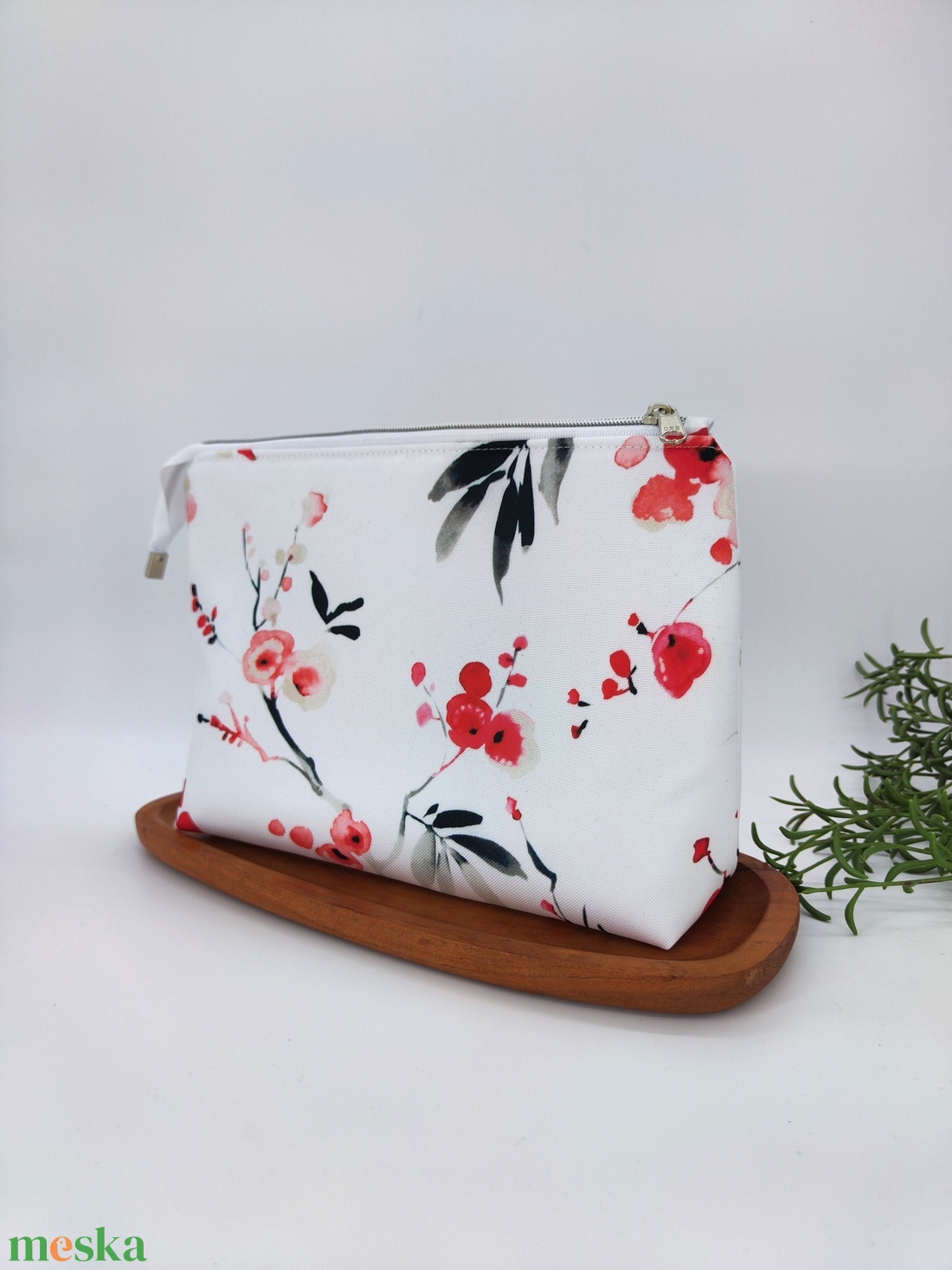 Kalandor cipzáras tároló utazó neszesszer XL méret, fehér alapon cseresznyevirág - táska & tok - neszesszer - Meska.hu