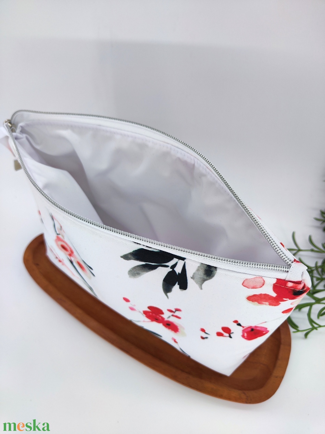 Kalandor cipzáras tároló utazó neszesszer XL méret, fehér alapon cseresznyevirág - táska & tok - neszesszer - Meska.hu