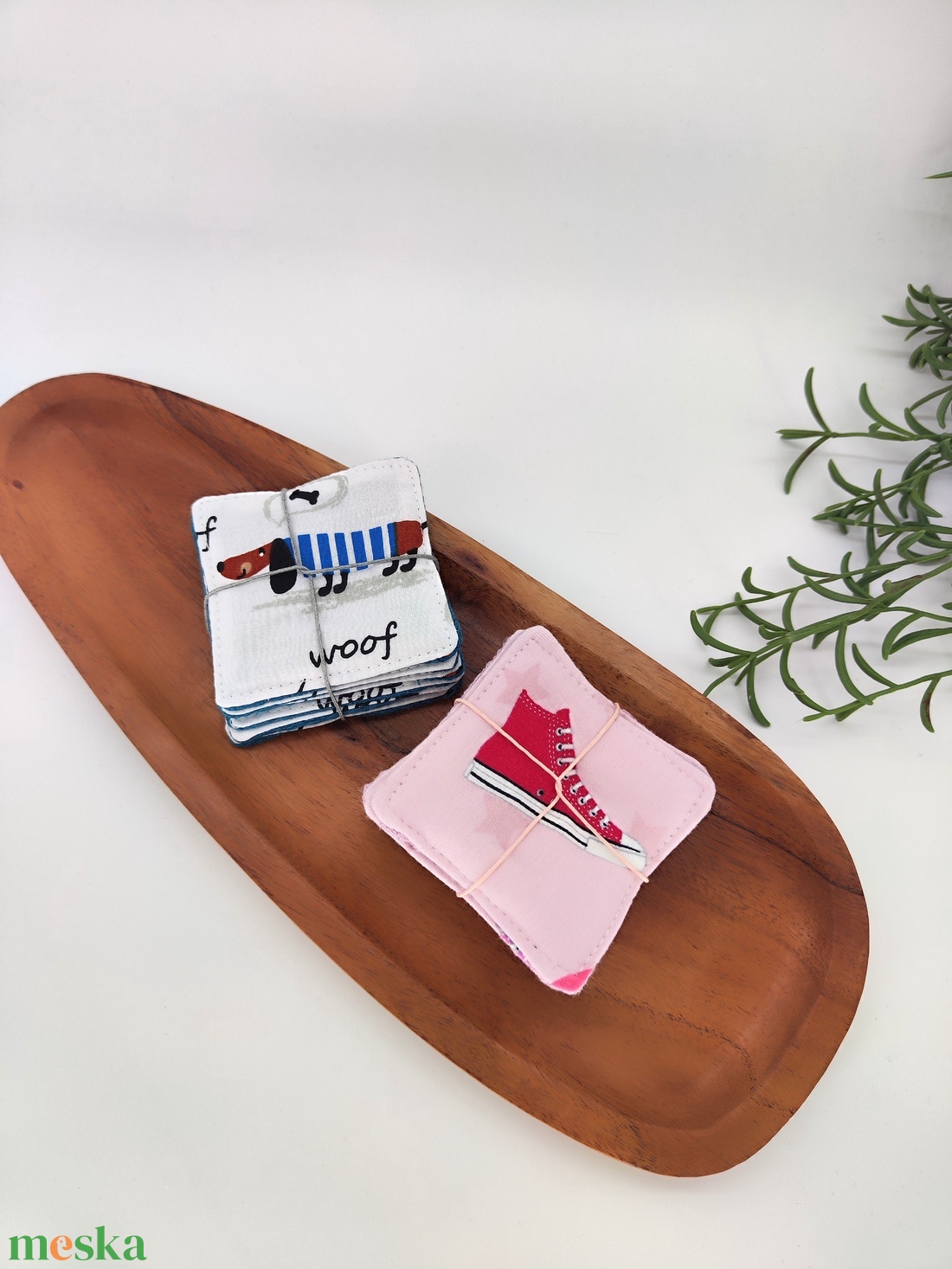 Mosható arctisztító korong -Vidám minta - Színes tornacipő - Tacskós - szépségápolás - arcápolás - arctisztító korong - Meska.hu