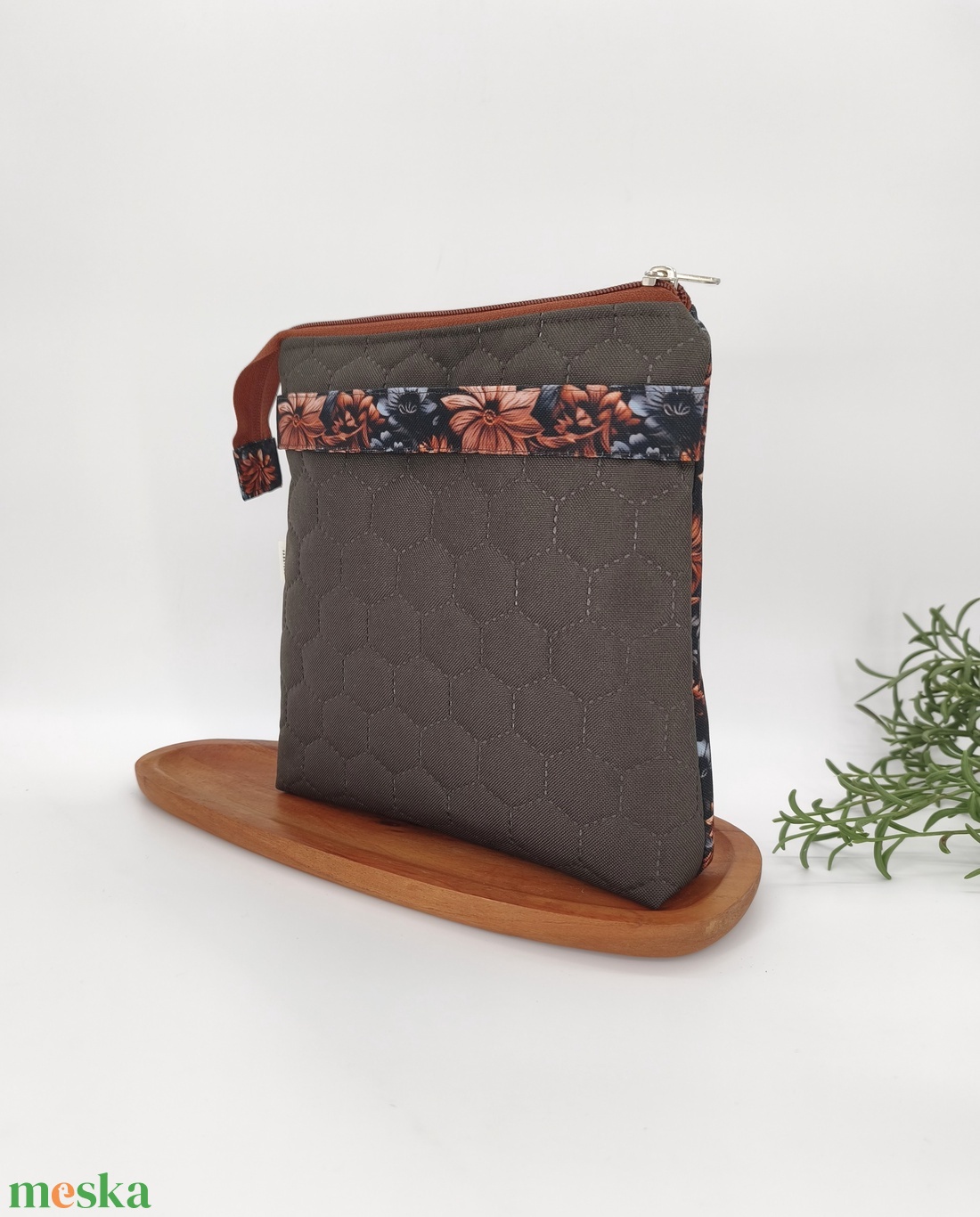 Bella utazó neszesszer / piperetáska barna, acélkék virágok - táska & tok - neszesszer - Meska.hu