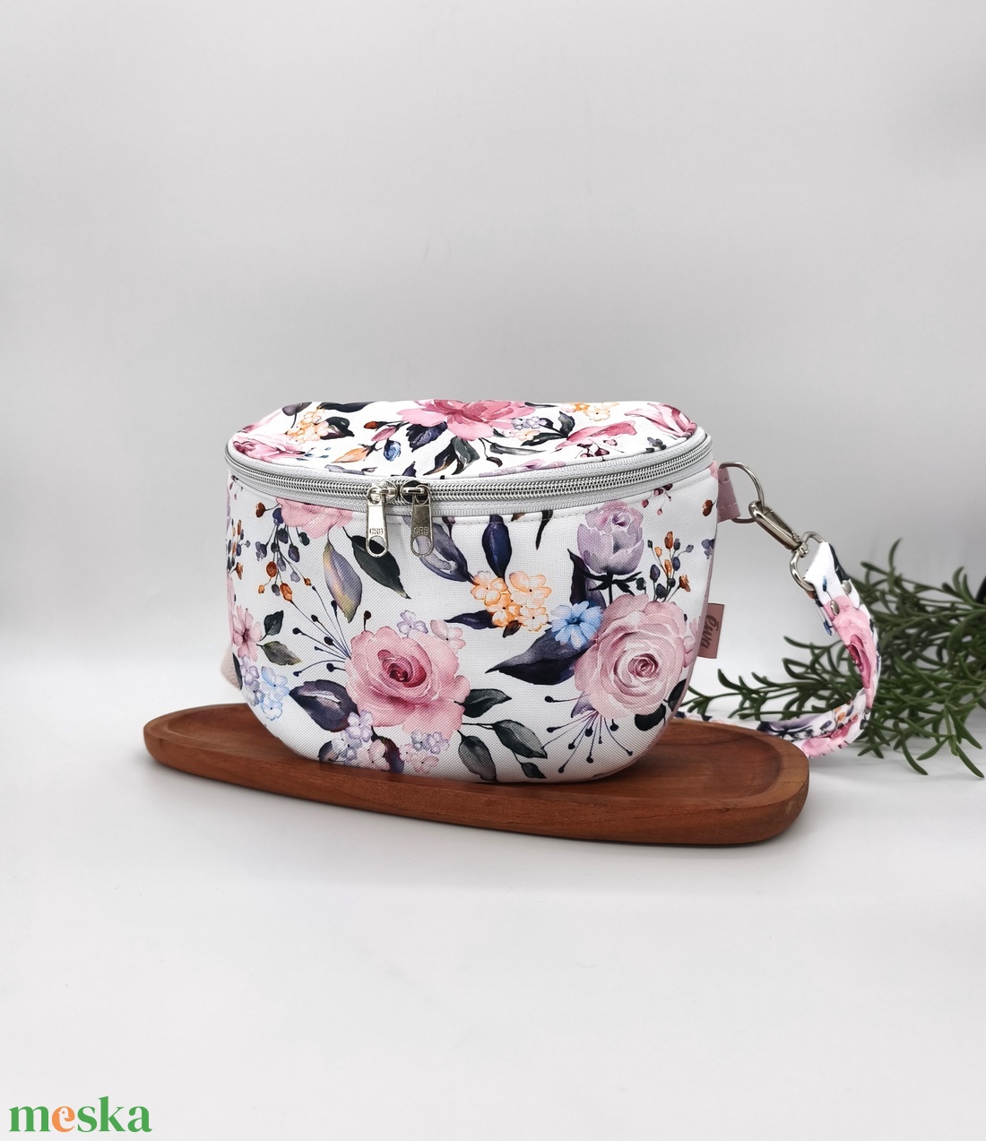 Emily crossbody / oldaltáska Virágok mályva hátoldal kisebb fazon - táska & tok - kézitáska & válltáska - vállon átvethető táska - Meska.hu