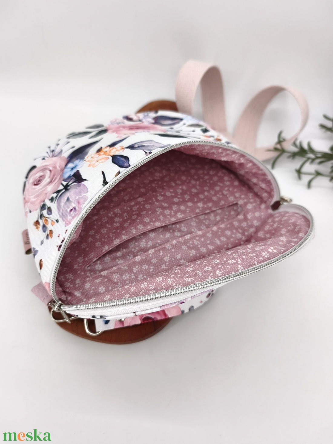 Emily crossbody / oldaltáska Virágok mályva hátoldal kisebb fazon - táska & tok - kézitáska & válltáska - vállon átvethető táska - Meska.hu