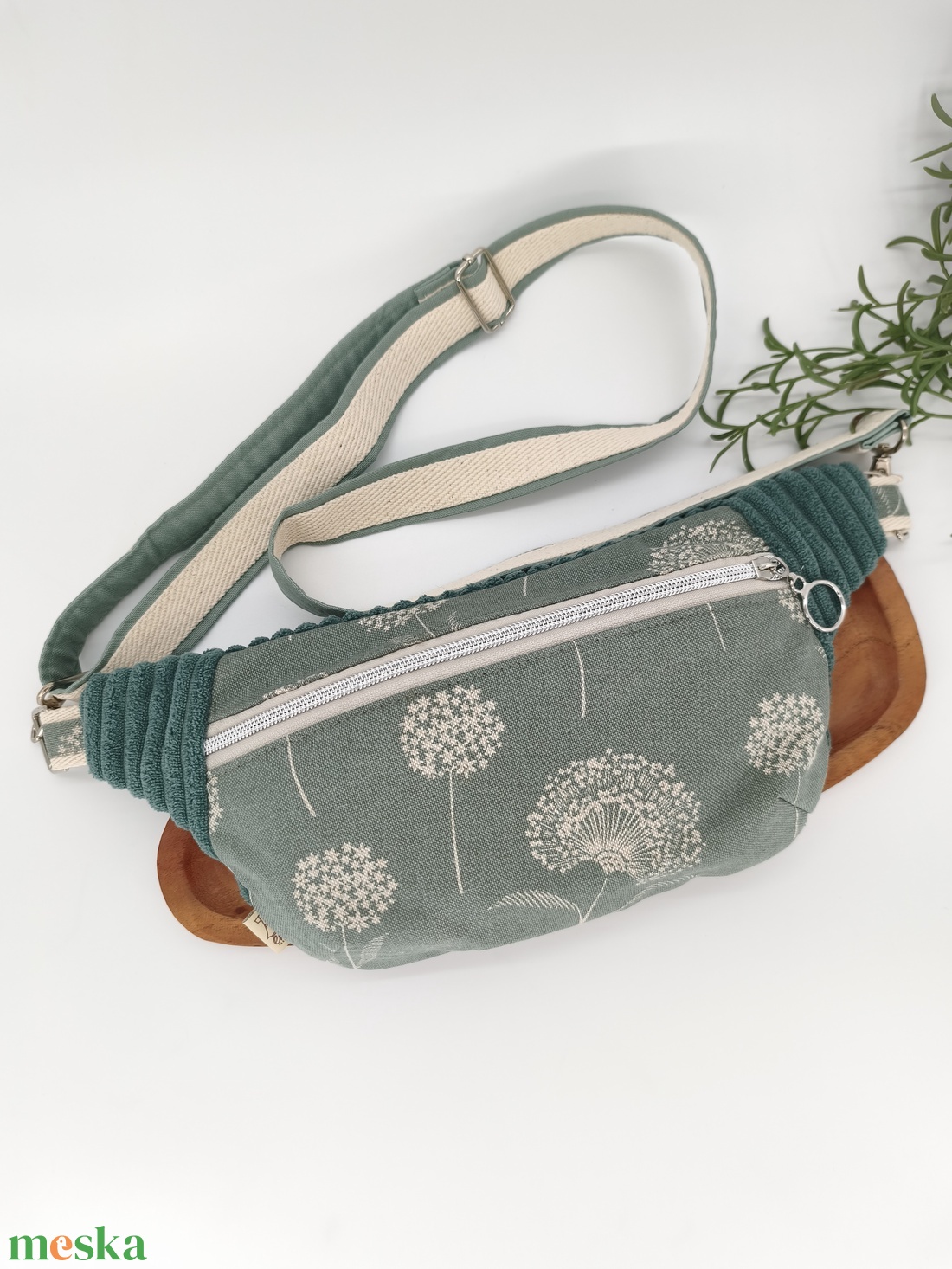 Klasszik övtásak - Övtáska, crossby, testtáska zsálya pitypangok, kord bútorvászon - táska & tok - övtáska - Meska.hu