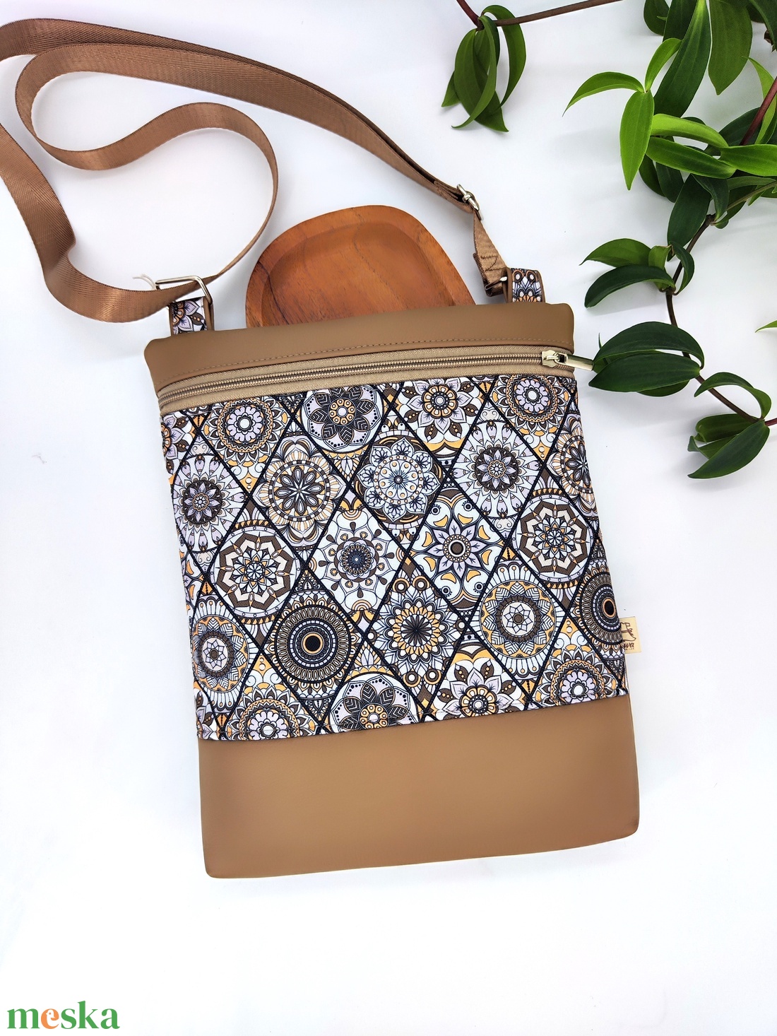 Kisebb oldaltáska - Barnás csempe minta - táska & tok - kézitáska & válltáska - válltáska - Meska.hu