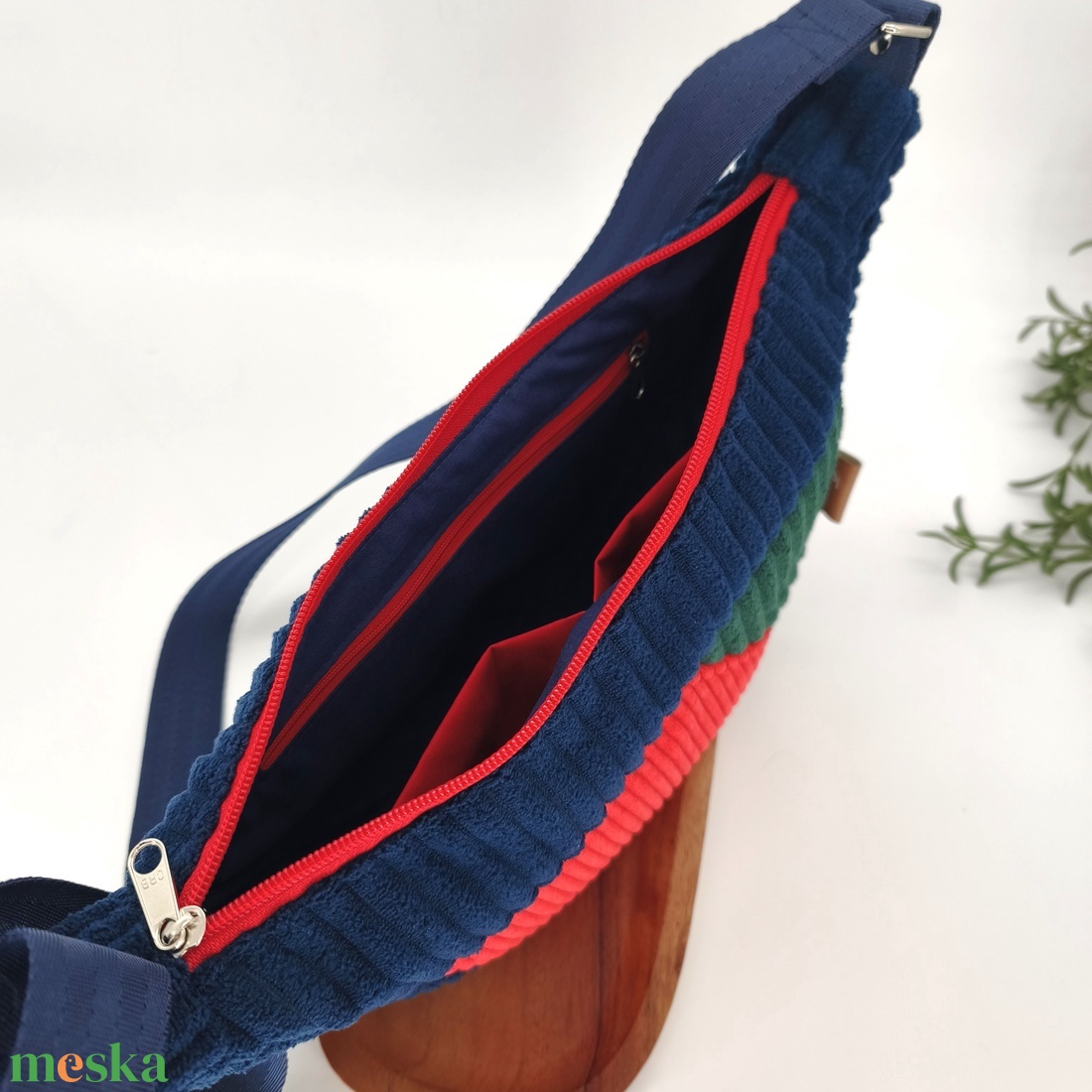 Moon crossbody, smaragdzöld, kék és  piros minta  - táska & tok - kézitáska & válltáska - vállon átvethető táska - Meska.hu