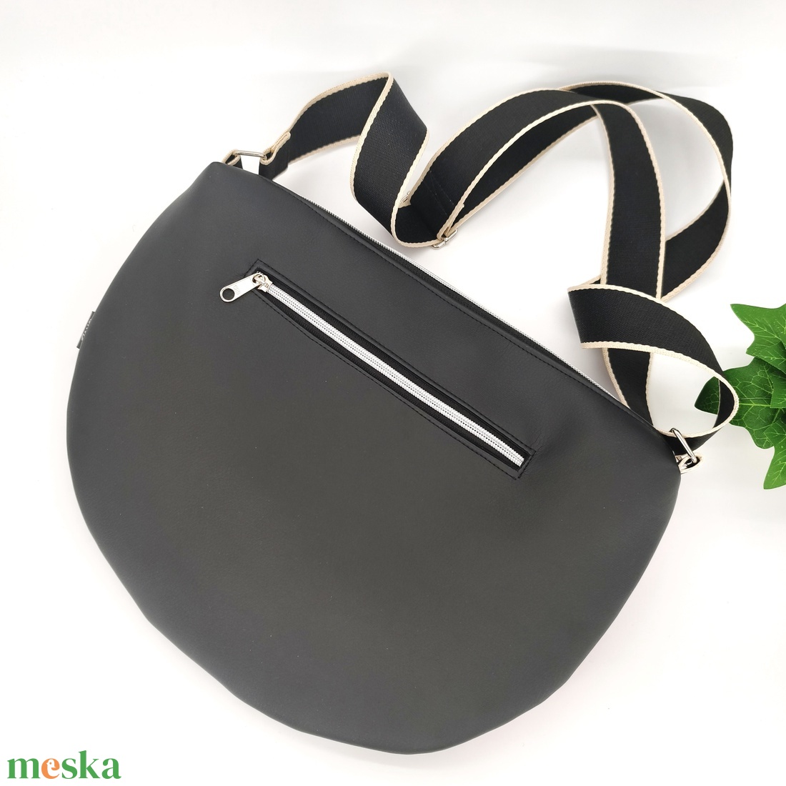 Félkör oldaltáska egyedi, rózsaszín-fekete - táska & tok - kézitáska & válltáska - vállon átvethető táska - Meska.hu