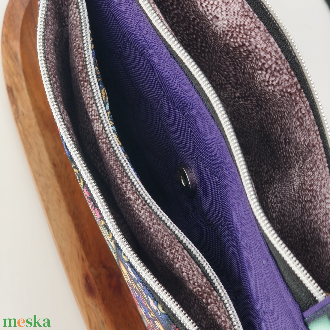 Ikertáska, lila válltáska - dupla rekesszel, lila alapon mozaik minta  - táska & tok - kézitáska & válltáska - vállon átvethető táska - Meska.hu