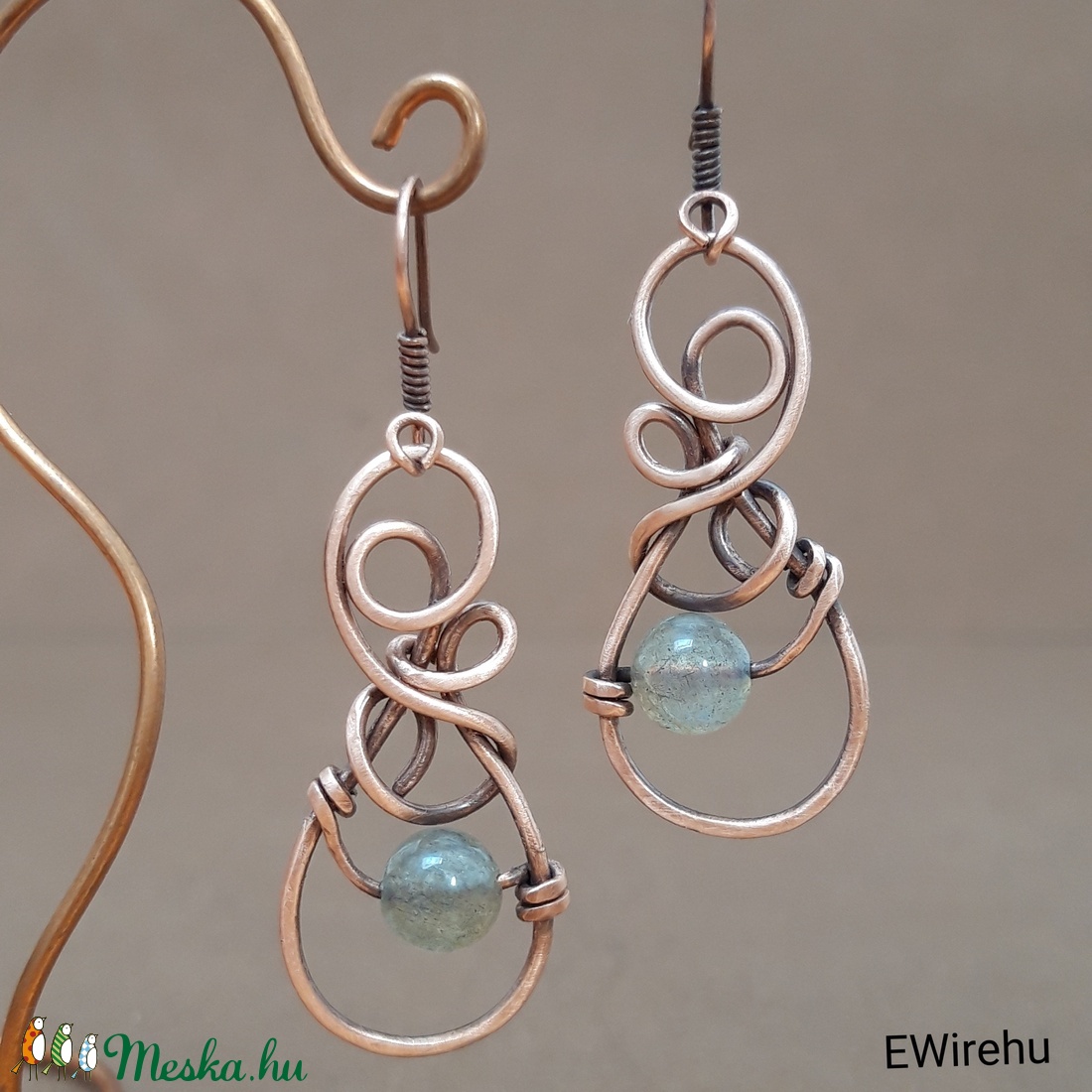 Réz fülbevaló, kék labradorit ásványékszer, vörösréz drót fülbevaló, drótékszer, ásvány fülbevaló -  - Meska.hu