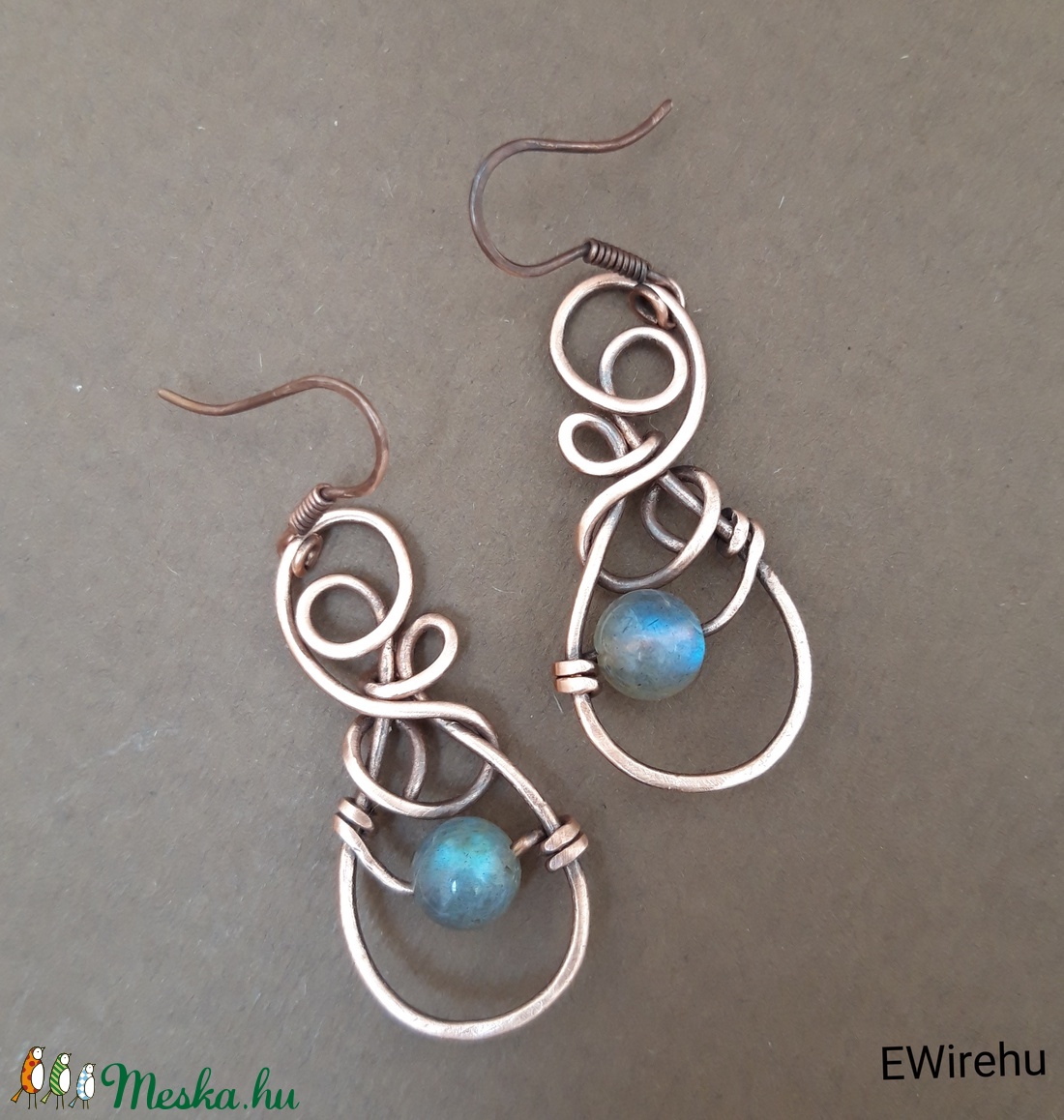 Réz fülbevaló, kék labradorit ásványékszer, vörösréz drót fülbevaló, drótékszer, ásvány fülbevaló -  - Meska.hu