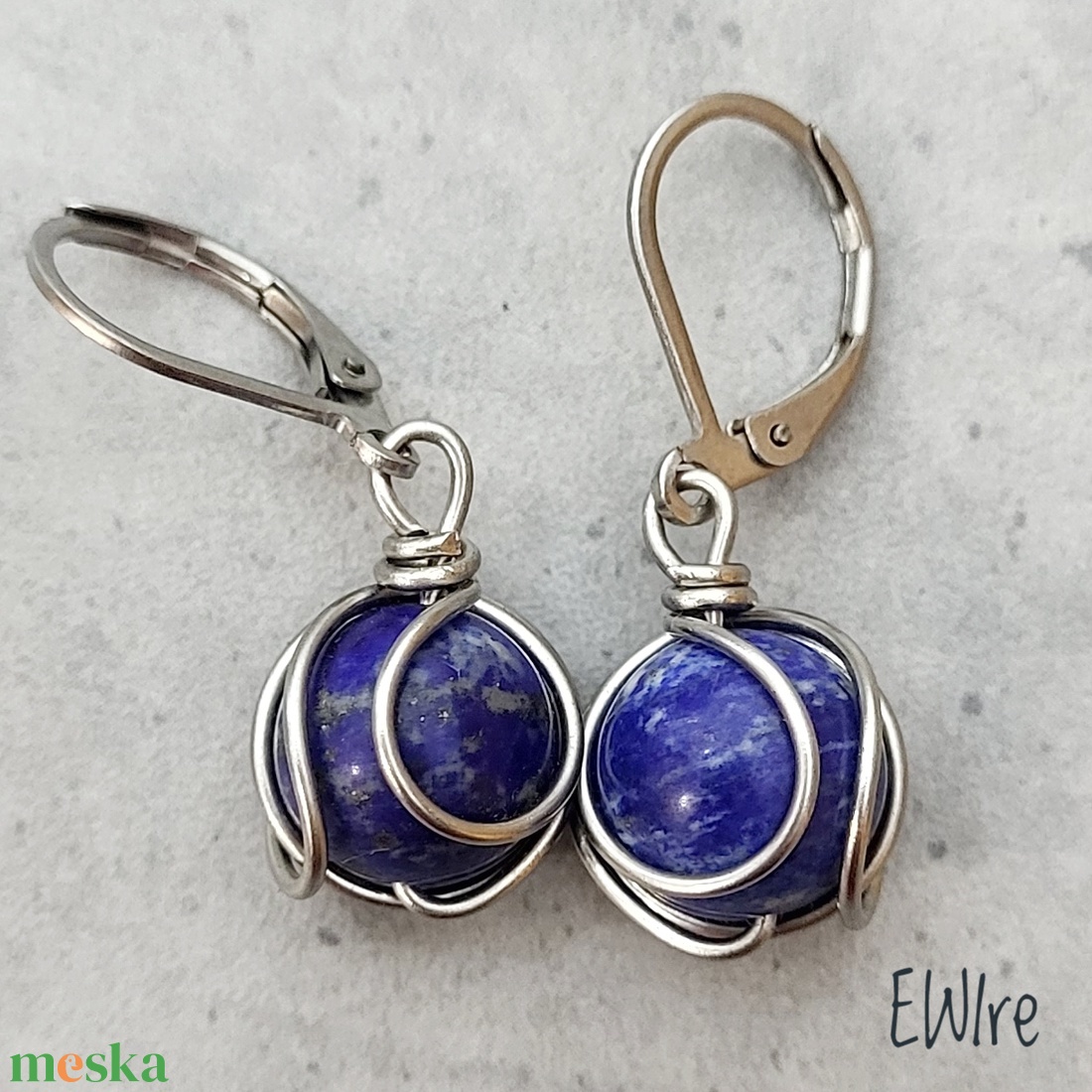 Lápisz lazuli fülbevaló, Orvosi fém fülbevaló - ékszer - fülbevaló - lógós kerek fülbevaló - Meska.hu