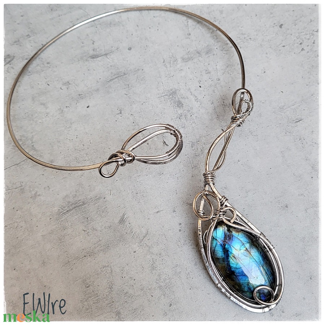 Kék labradorit nyakék, aszimmetrikus, nyitott orvosi fém nyaklánc - ékszer - nyaklánc - statement nyaklánc - Meska.hu