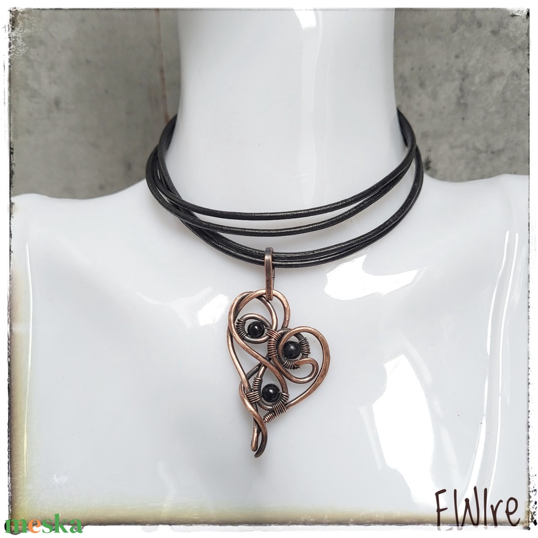 Szív medál, vörösréz szív fekete ónixszal, drótszív, drótékszer - ékszer - nyaklánc - medál - Meska.hu