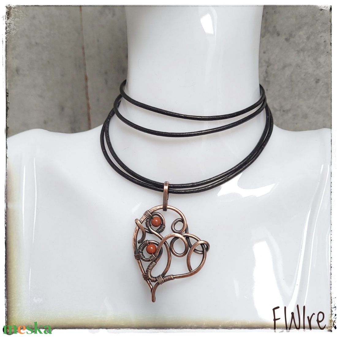 Szív medál, vörösréz szív vörös jáspissal, drótszív, drótékszer - ékszer - nyaklánc - medál - Meska.hu