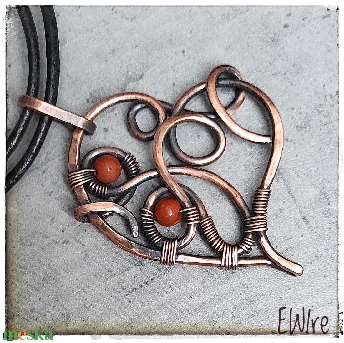 Szív medál, vörösréz szív vörös jáspissal, drótszív, drótékszer - ékszer - nyaklánc - medál - Meska.hu