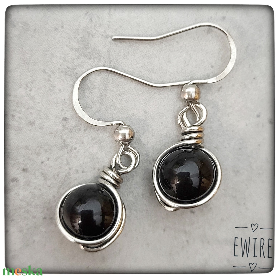 Vegyes ásványgolyós fülbevaló, kis ásványos orvosi fém fülbevaló 1 - ékszer - fülbevaló - lógós kerek fülbevaló - Meska.hu