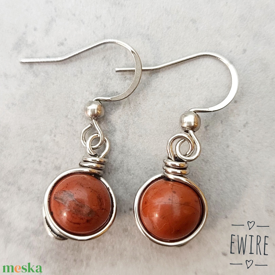 Vegyes ásványgolyós fülbevaló, kis ásványos orvosi fém fülbevaló 2 - ékszer - fülbevaló - lógós kerek fülbevaló - Meska.hu