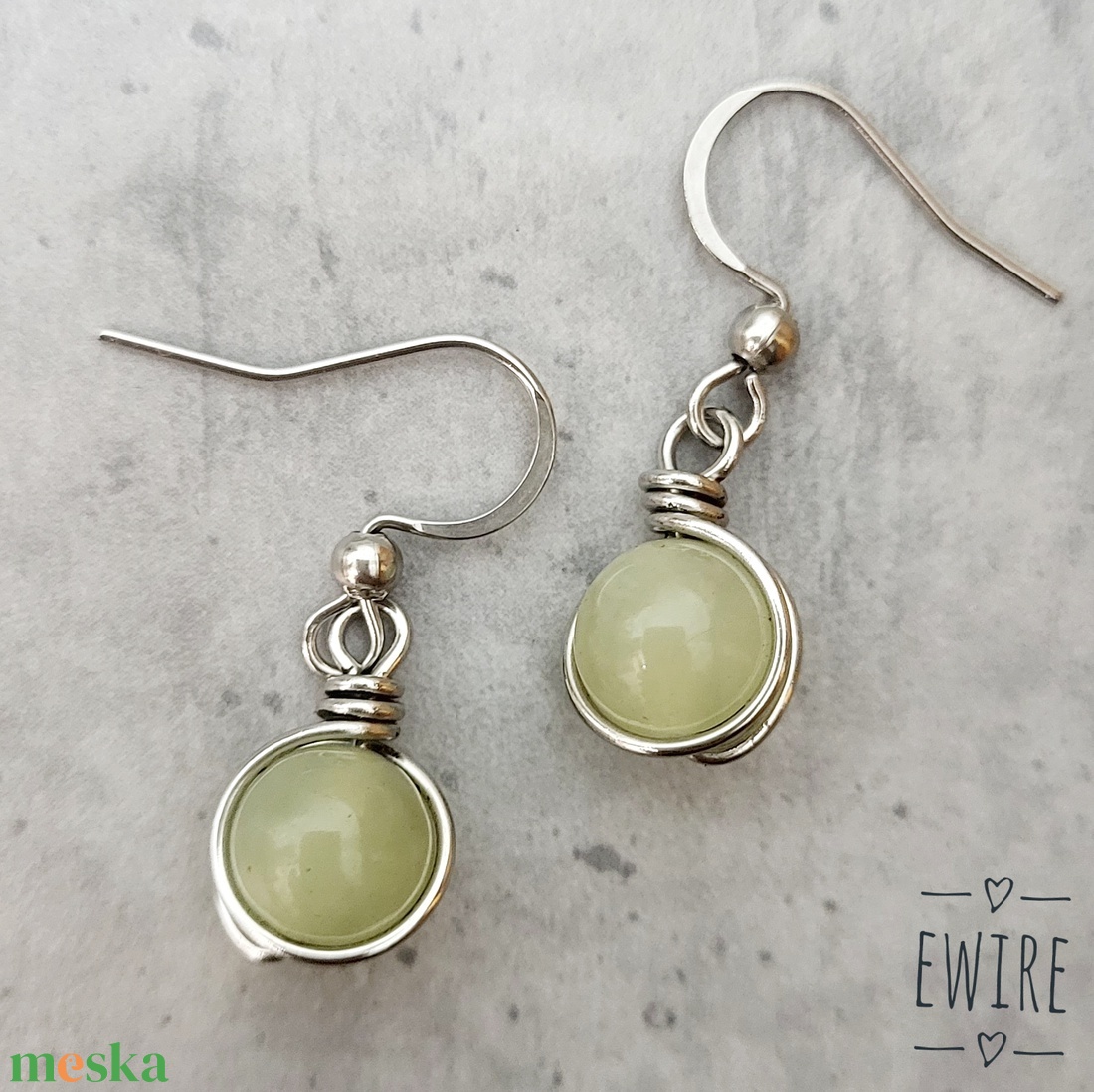 Vegyes ásványgolyós fülbevaló, kis ásványos orvosi fém fülbevaló 2 - ékszer - fülbevaló - lógós kerek fülbevaló - Meska.hu