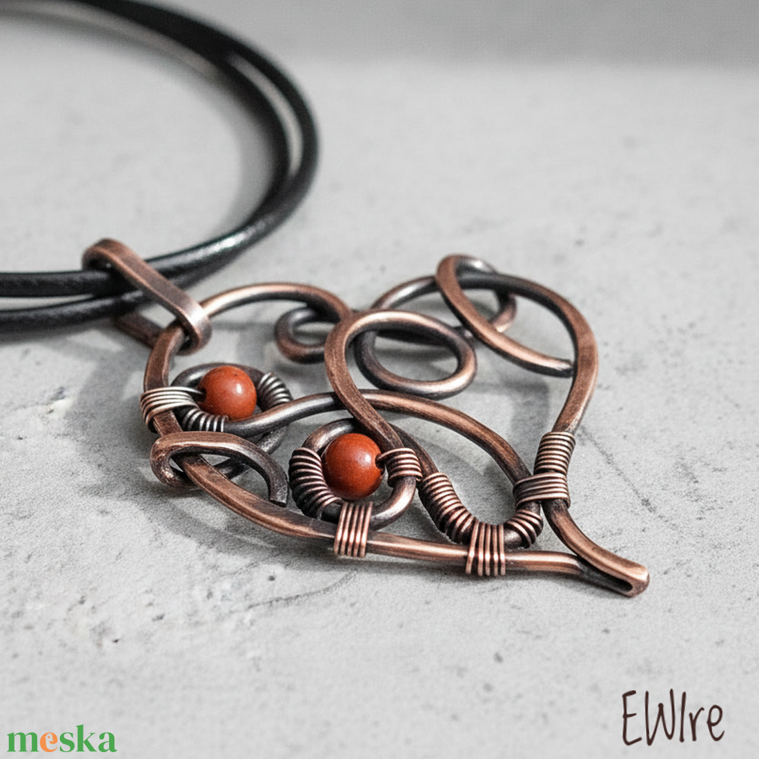 Szív medál, vörösréz szív vörös jáspissal, drótszív, drótékszer - ékszer - nyaklánc - medál - Meska.hu