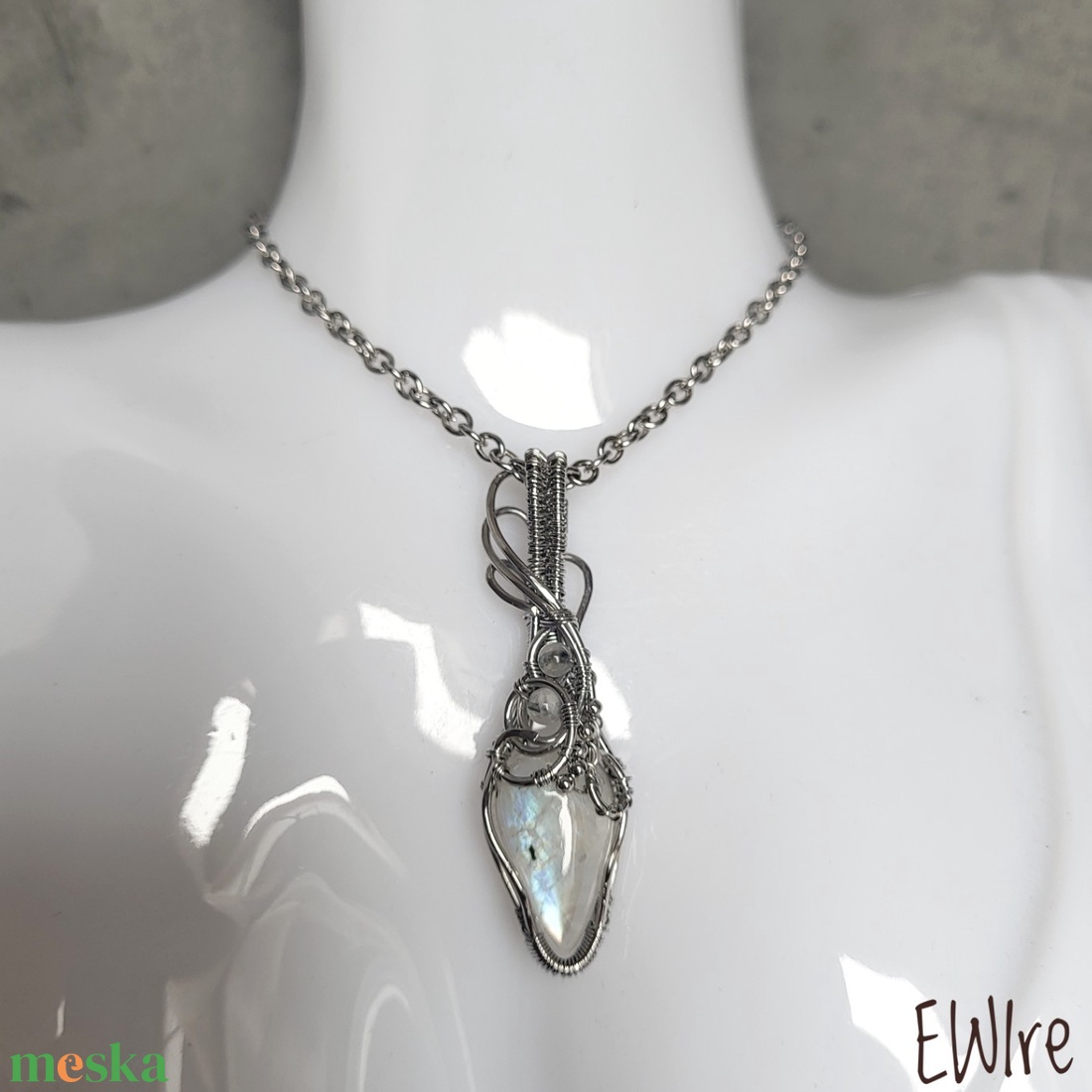 Szivárvány holdkő medál orvosi fém - ékszer - nyaklánc - medál - Meska.hu