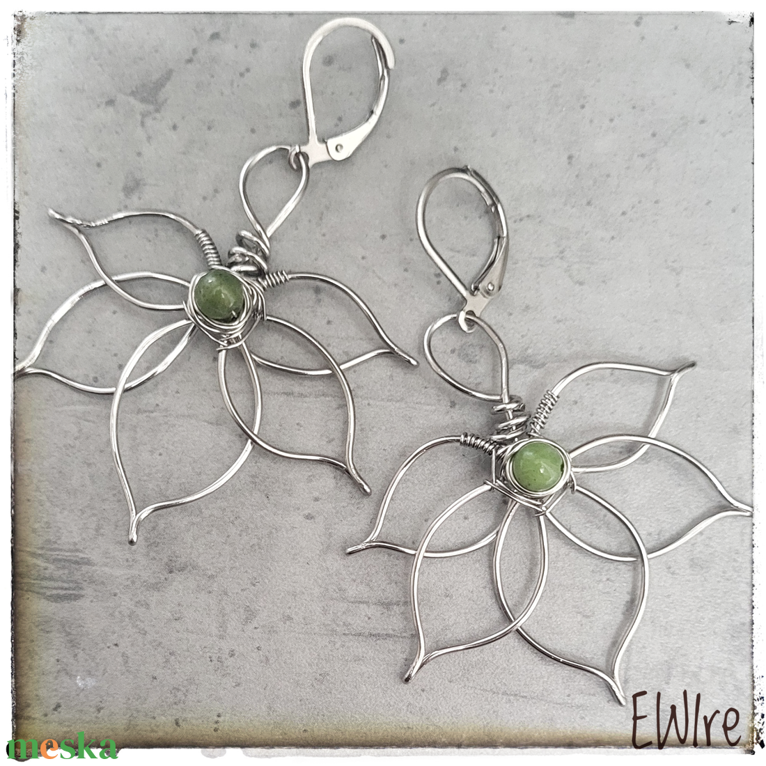 Virág orvosi fém fantázia fülbevaló jade ásványgolyóval - ékszer - fülbevaló - lógó fülbevaló - Meska.hu