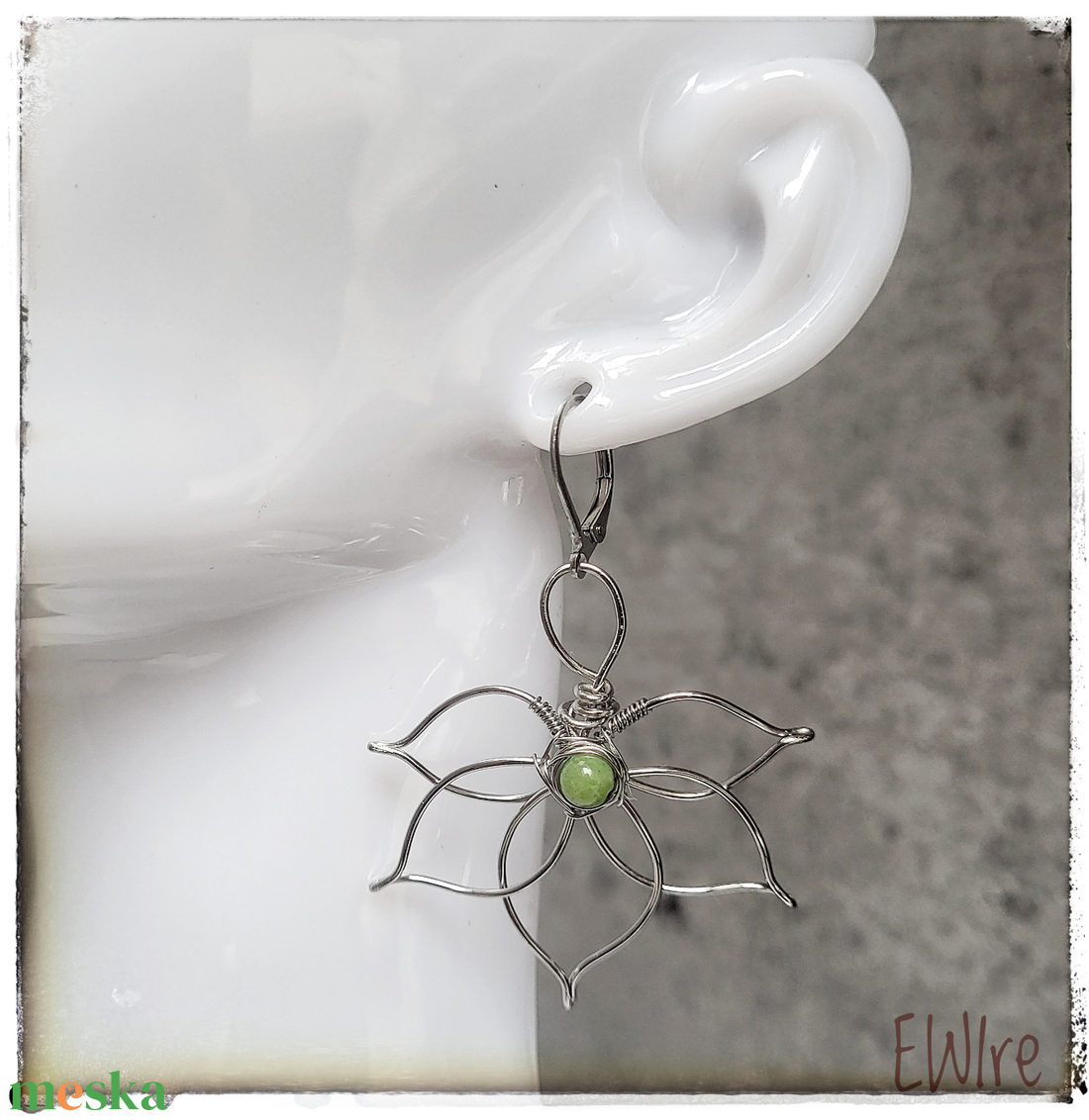 Virág orvosi fém fantázia fülbevaló jade ásványgolyóval - ékszer - fülbevaló - lógó fülbevaló - Meska.hu