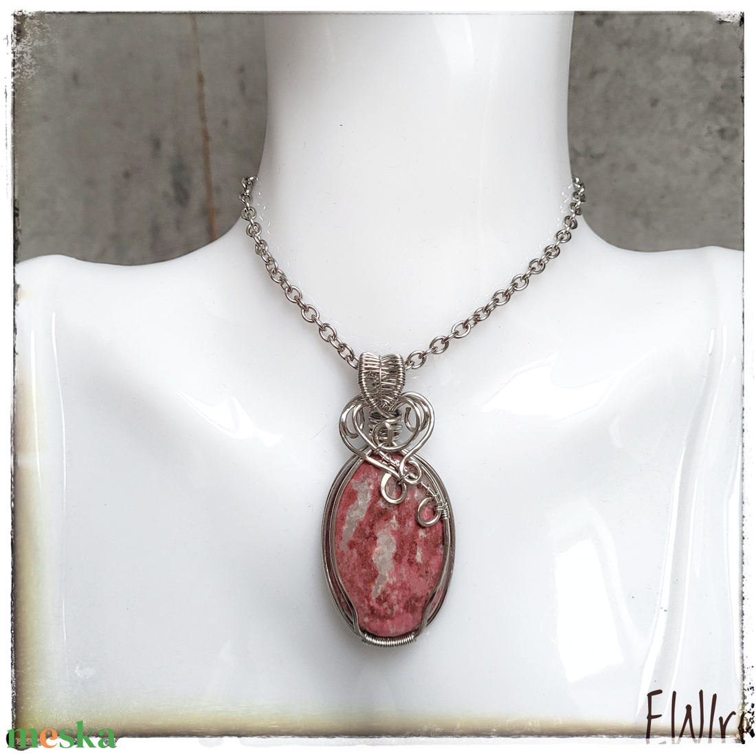 Thulit ásvány medál orvosi fém - ékszer - nyaklánc - medál - Meska.hu