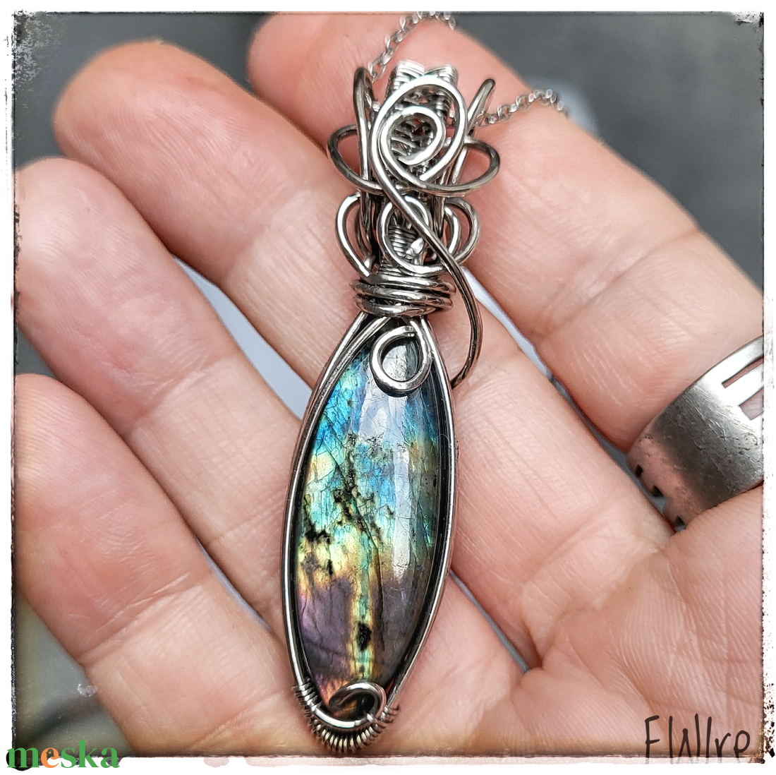 Színes labradorit orvosi fémben, labradorit ásvány medál, drótékszer - ékszer - nyaklánc - medál - Meska.hu
