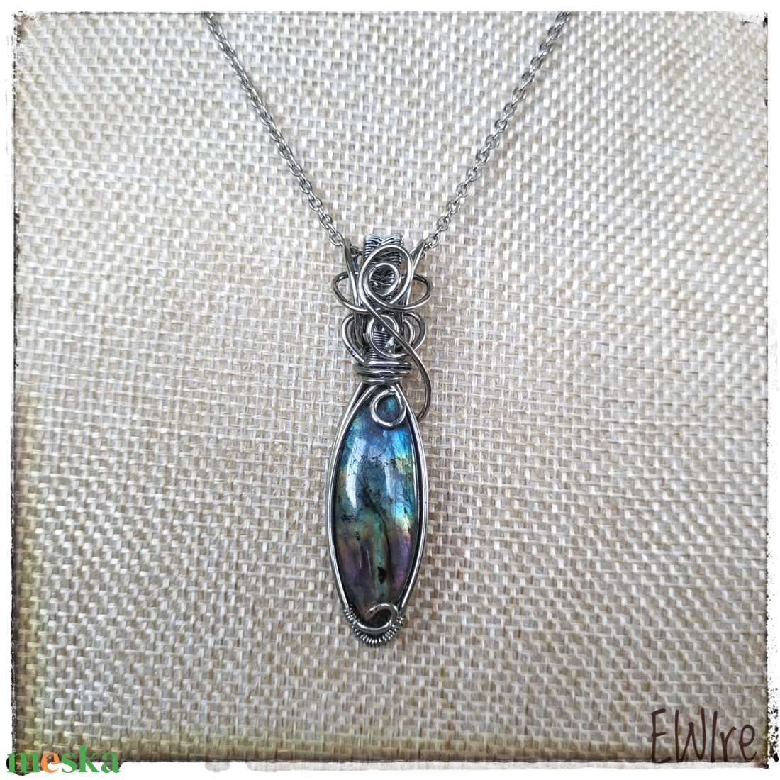 Színes labradorit orvosi fémben, labradorit ásvány medál, drótékszer - ékszer - nyaklánc - medál - Meska.hu