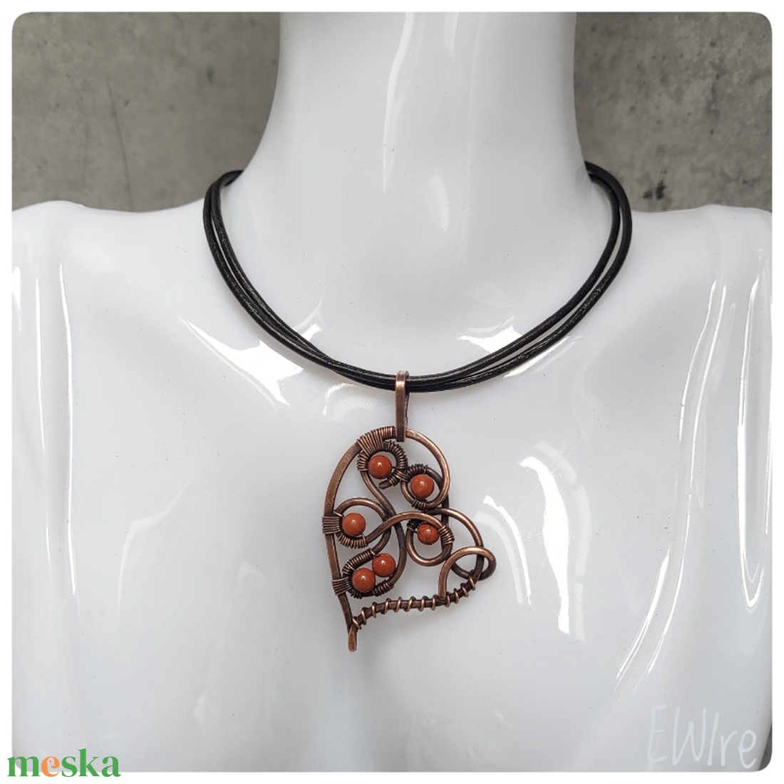 Szív medál, vörösréz szív vörös jáspissal, drótszív, drótékszer - ékszer - nyaklánc - medál - Meska.hu