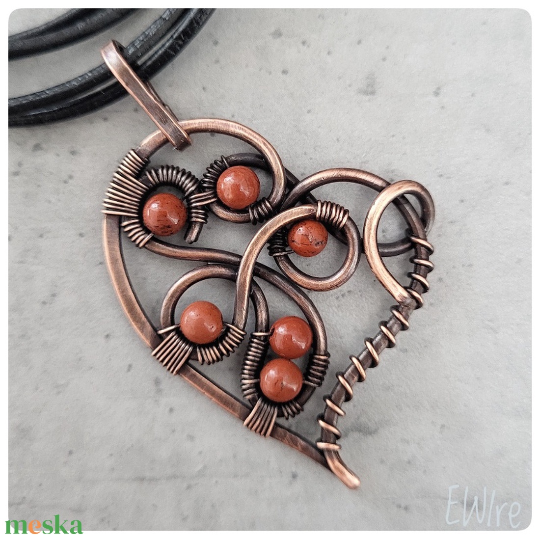 Szív medál, vörösréz szív vörös jáspissal, drótszív, drótékszer - ékszer - nyaklánc - medál - Meska.hu