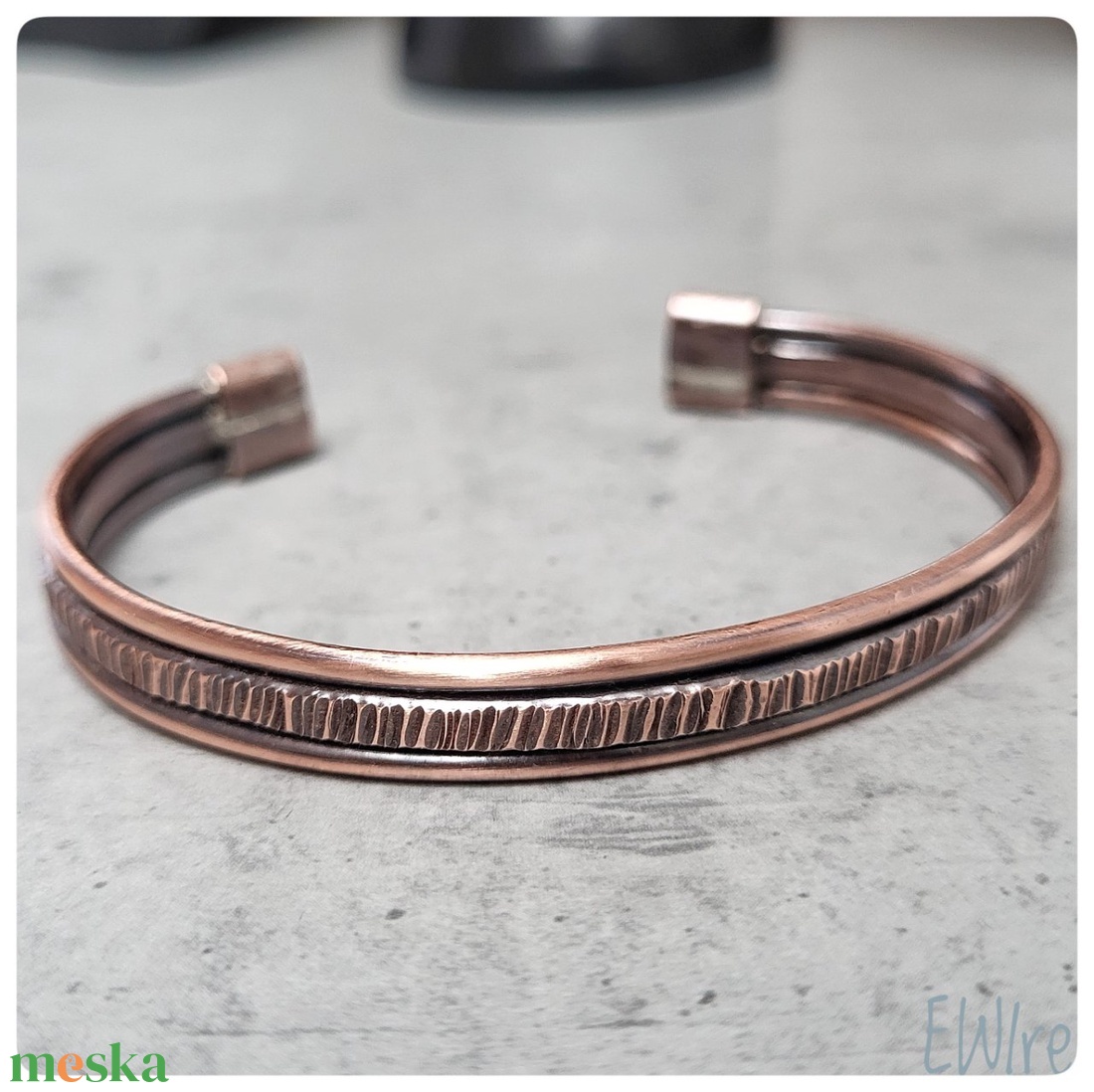 Vésett mintás nyitott karperec 2. egyedi kézműves drótékszer, réz ékszer - ékszer - karkötő - karperec - Meska.hu