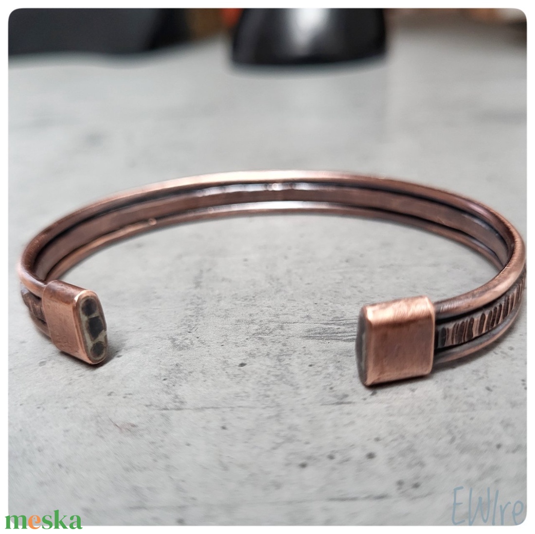 Vésett mintás nyitott karperec 2. egyedi kézműves drótékszer, réz ékszer - ékszer - karkötő - karperec - Meska.hu