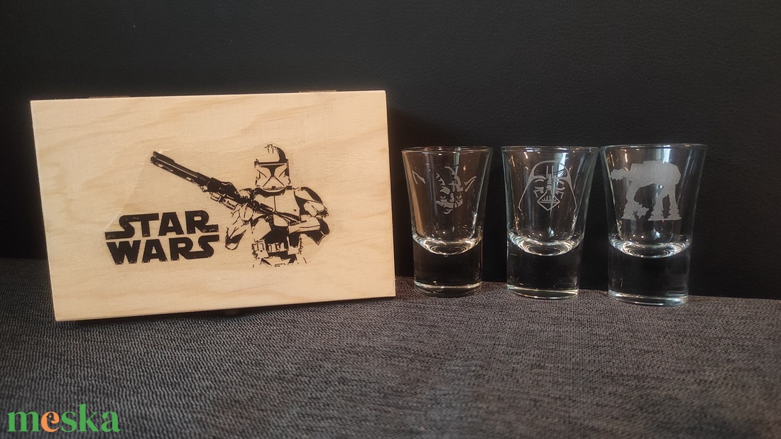 STAR WARS pálinkás üveg pohár készlet, opcionálisan fa díszdobozzal, kézzel gravírozott férfi ajándék, bögre - otthon & életmód - konyhafelszerelés, tálalás - tálalás - pálinkás poharak, szettek - Meska.hu STAR WARS pálinkás üveg pohár készlet, opcionálisan fa díszdobozzal, kézzel gravírozott férfi ajándék, bögre - otthon & életmód - konyhafelszerelés, tálalás - tálalás - pálinkás poharak, szettek - Meska.hu
