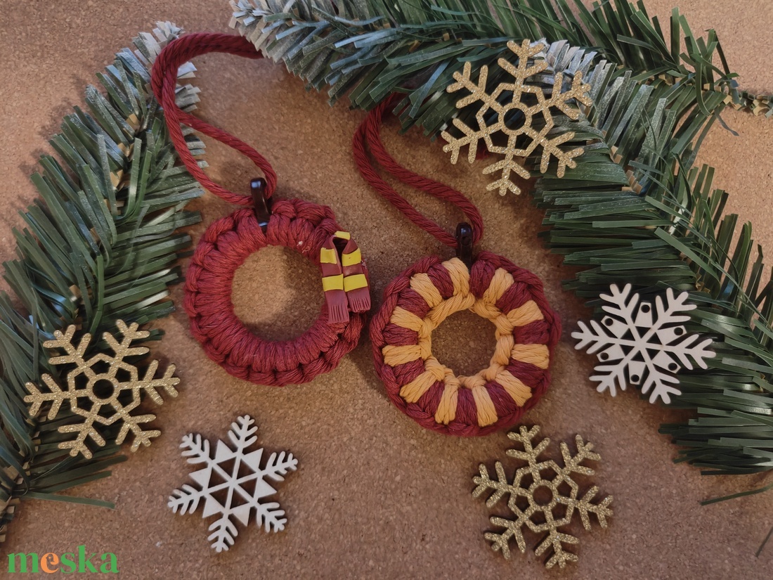 Harry Potter Stílusú makramé karácsonyfadísz - karácsony - karácsonyi lakásdekoráció - karácsonyfadíszek - Meska.hu