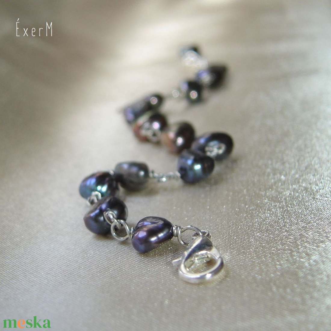 Fekete tenyésztett gyöngy karkötő - ékszer - karkötő - gyöngyös karkötő - Meska.hu