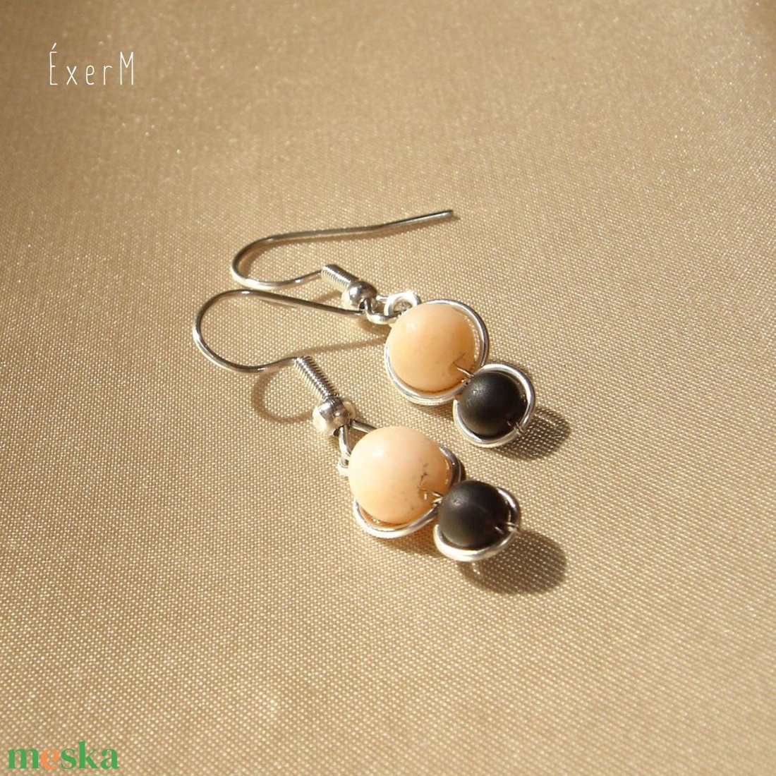 Púder-fekete ásvány mini duo fülbevaló - ékszer - fülbevaló - lógó fülbevaló - Meska.hu Púder-fekete ásvány mini duo fülbevaló - ékszer - fülbevaló - lógó fülbevaló - Meska.hu