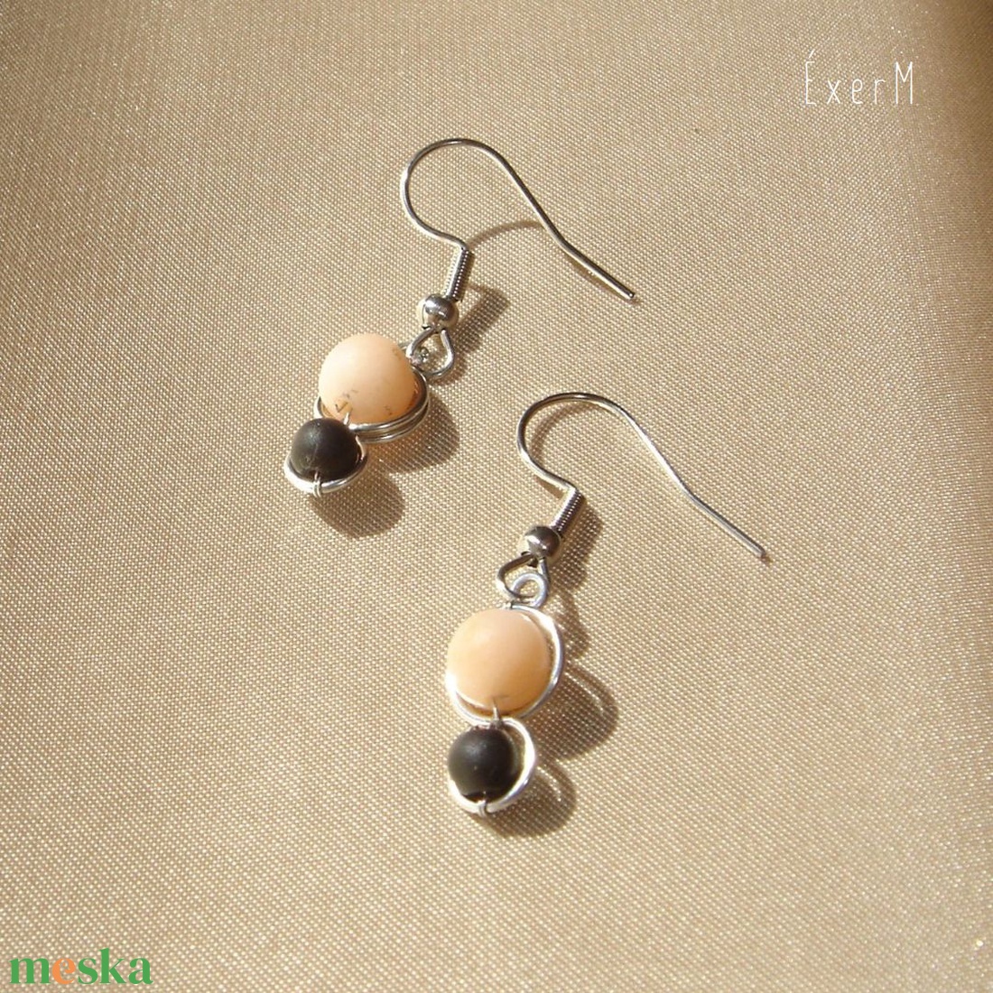 Púder-fekete ásvány mini duo fülbevaló - ékszer - fülbevaló - lógó fülbevaló - Meska.hu Púder-fekete ásvány mini duo fülbevaló - ékszer - fülbevaló - lógó fülbevaló - Meska.hu