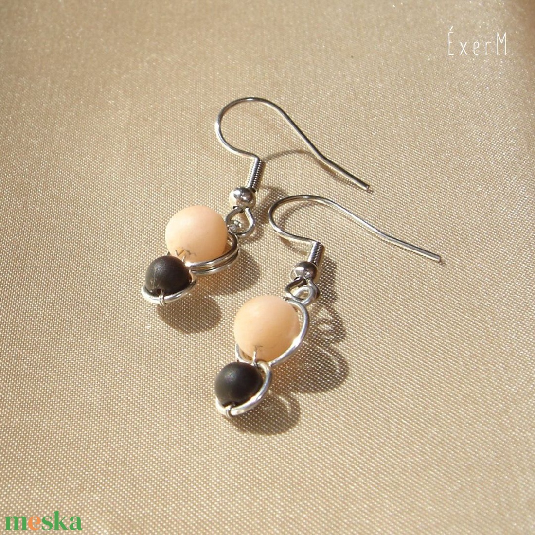 Púder-fekete ásvány mini duo fülbevaló - ékszer - fülbevaló - lógó fülbevaló - Meska.hu Púder-fekete ásvány mini duo fülbevaló - ékszer - fülbevaló - lógó fülbevaló - Meska.hu