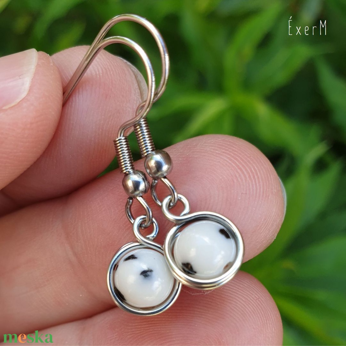 Fehér-fekete pettyes dalmata jáspis mono fülbevaló - ékszer - fülbevaló - lógó fülbevaló - Meska.hu Fehér-fekete pettyes dalmata jáspis mono fülbevaló - ékszer - fülbevaló - lógó fülbevaló - Meska.hu